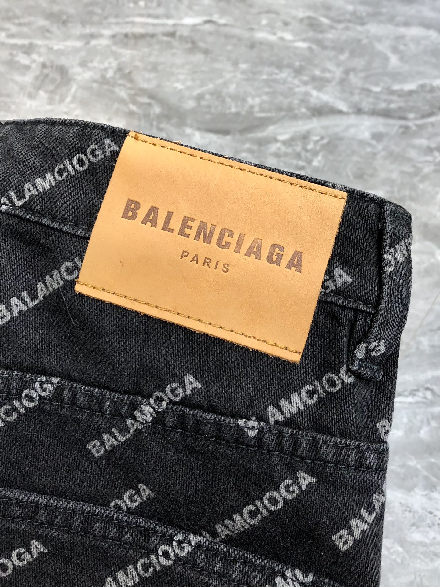  Bal*nciaga 巴黎世家2025早春新款男士宽松直筒牛仔裤 官网同步 时尚个性爆款🔥✨✨高端定制