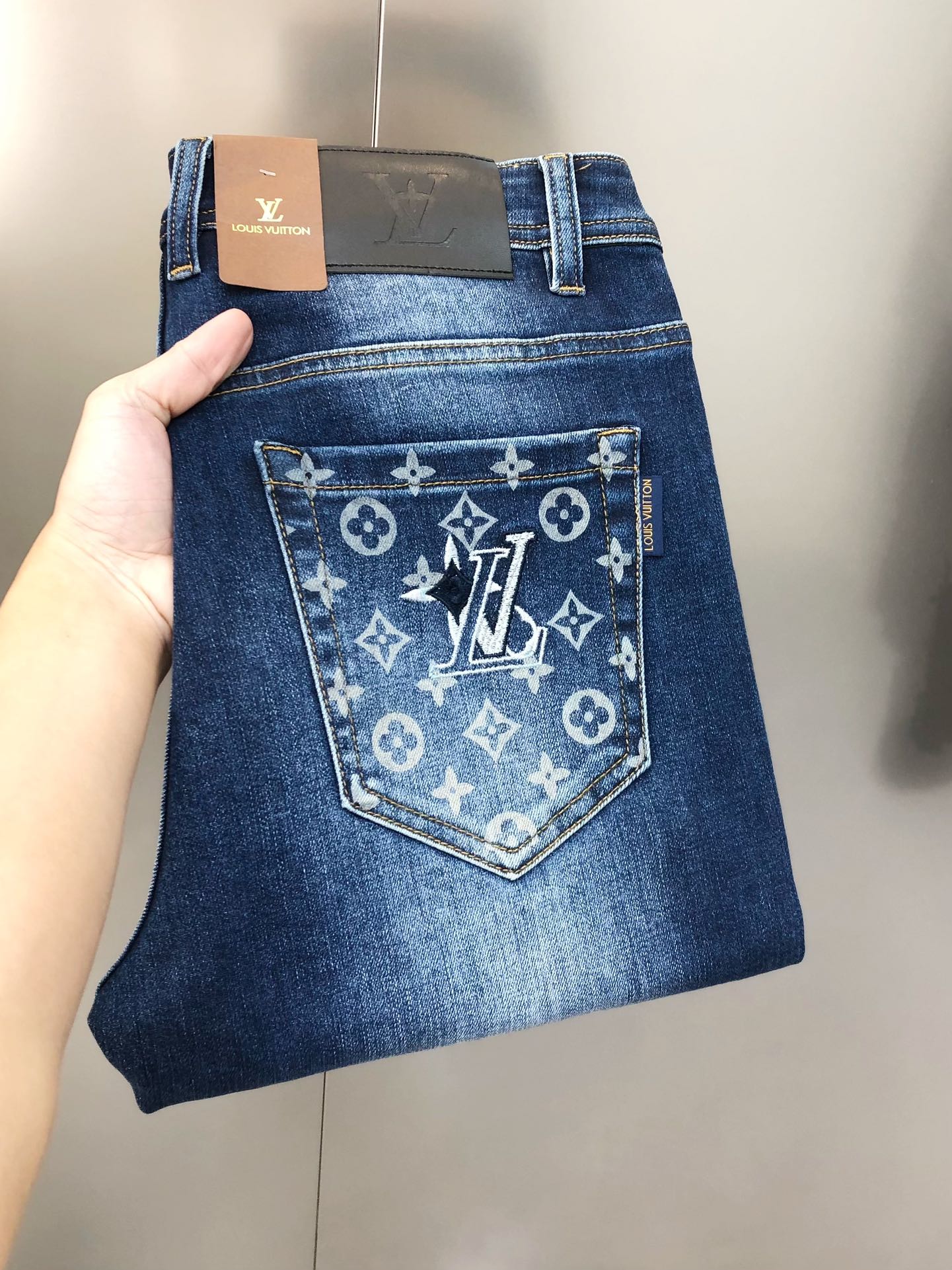  LV 路易威登2024早秋新款男士修身小脚牛仔裤 官网同步✨✨做旧破洞 简洁时尚 爆款 高端定制 原单