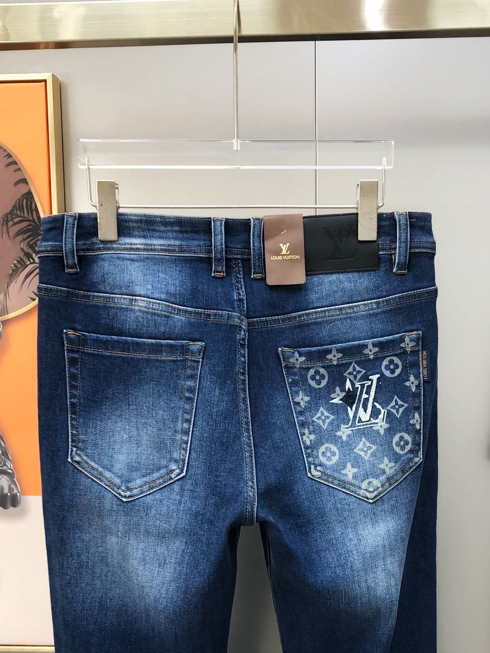  LV 路易威登2024早秋新款男士修身小脚牛仔裤 官网同步✨✨做旧破洞 简洁时尚 爆款 高端定制 原单