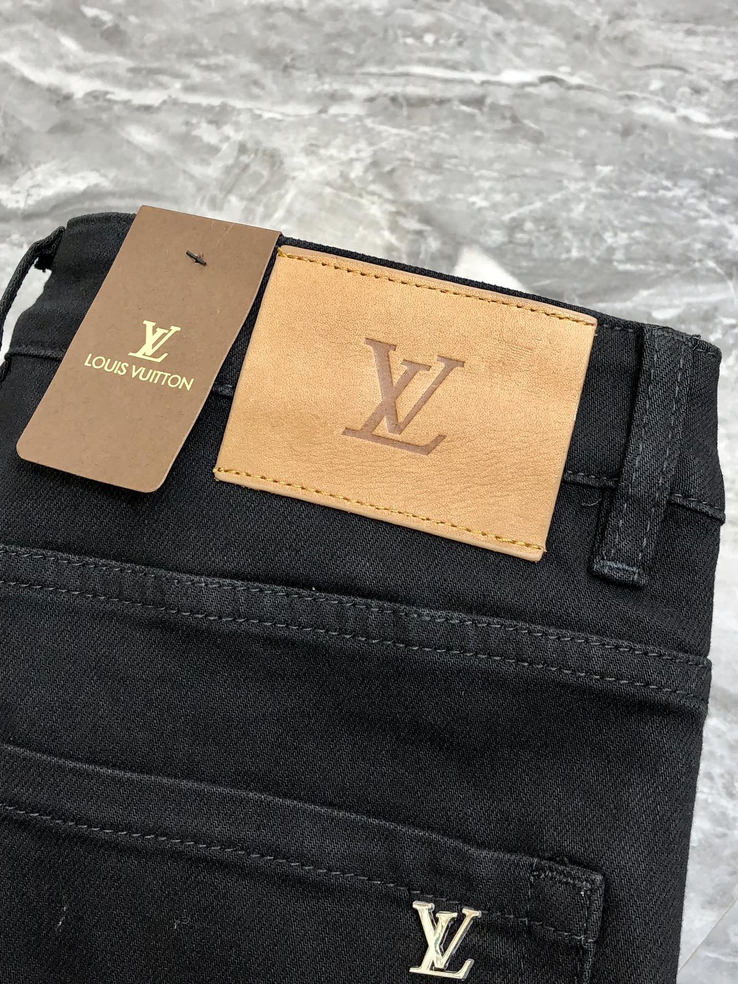  LV 路易威登2024早秋新款男士修身小脚牛仔裤 官网同步✨✨简洁时尚 爆款 高端定制 原单狠货 ✨✨