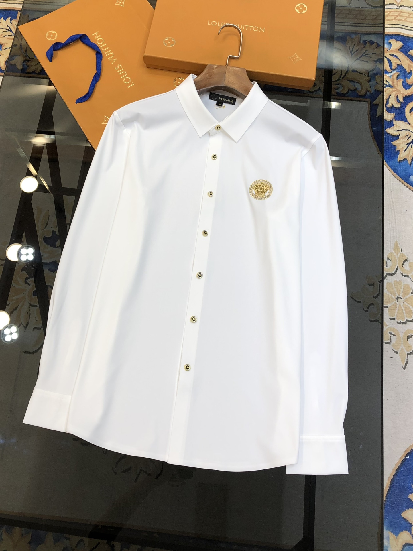  V*rsace 范思哲新款男士原单休闲长袖衬衫 官网同步发售 ✨简洁时尚百搭 高端品质✨无缝切割包边 