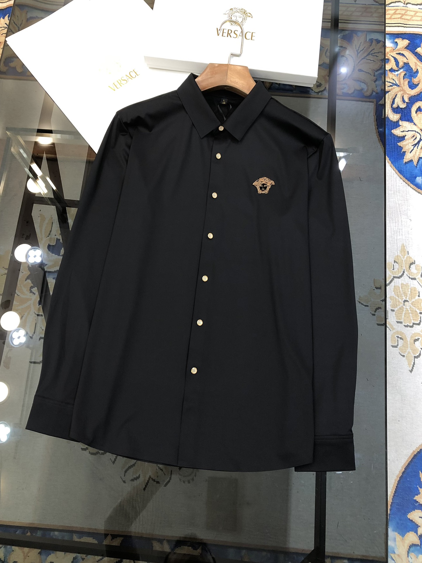  V*rsace 范思哲新款男士原单休闲长袖衬衫 官网同步发售 ✨简洁时尚百搭 高端品质✨无缝切割包边 