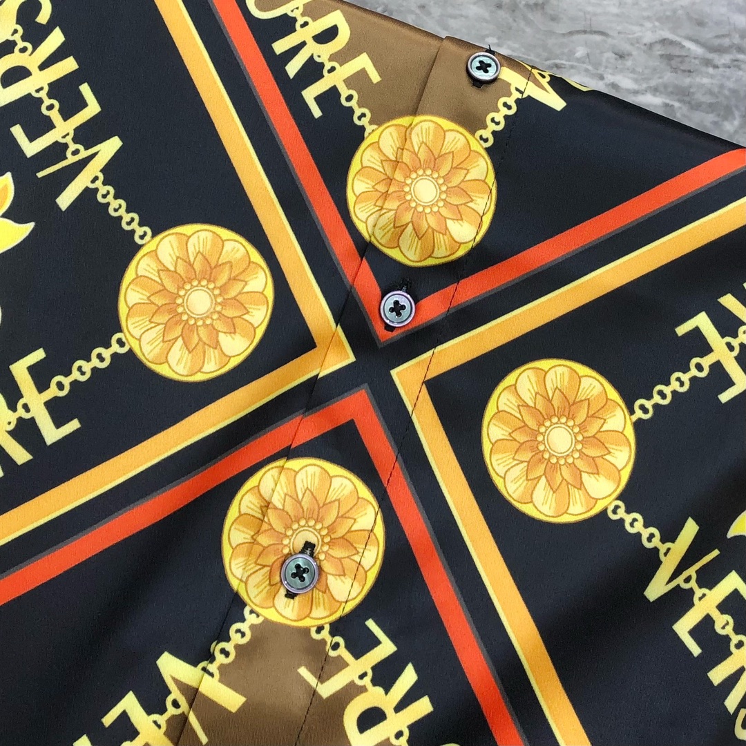  V*rsace 范思哲新款男士原单休闲长袖衬衫 官网同步售卖 ✨✨时尚潮款 高版本 ✨✨ 爆款 🔥高清