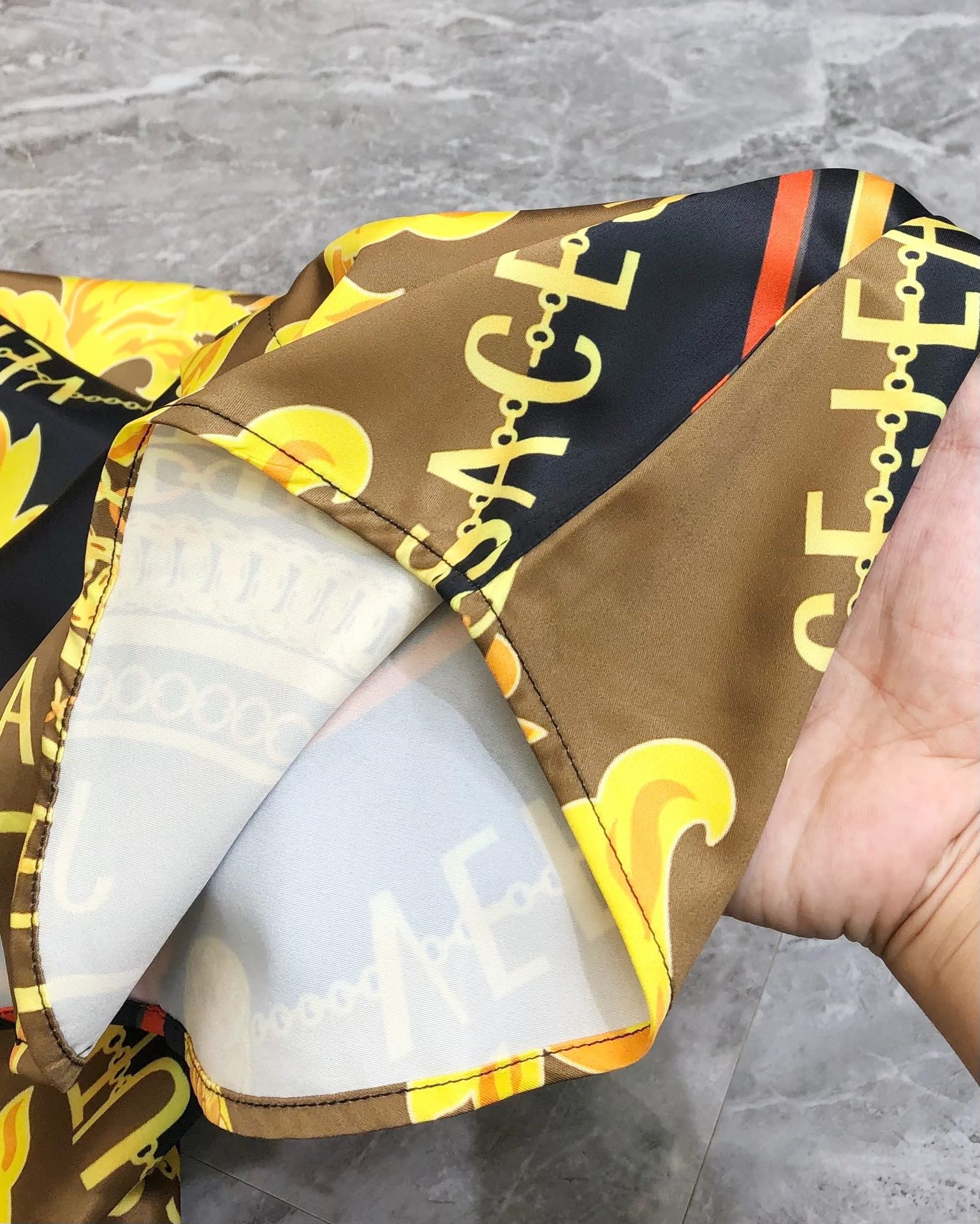  V*rsace 范思哲新款男士原单休闲长袖衬衫 官网同步售卖 ✨✨时尚潮款 高版本 ✨✨ 爆款 🔥高清