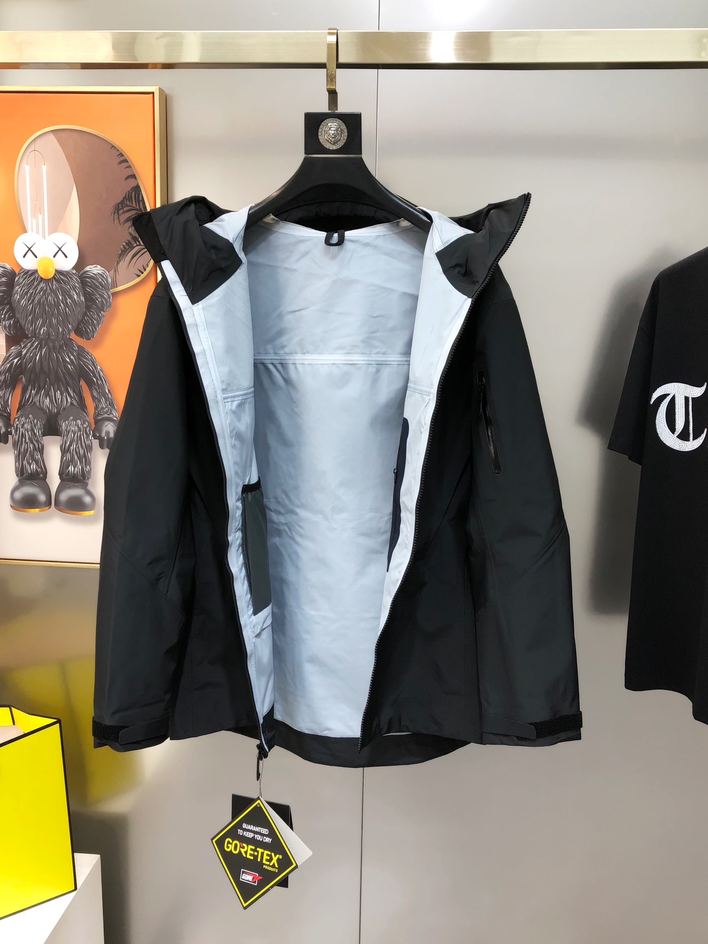 Fashionable Men’s Tweezer Jacket with High-End Design and Embroidery – 2025 Collection - 图片 4