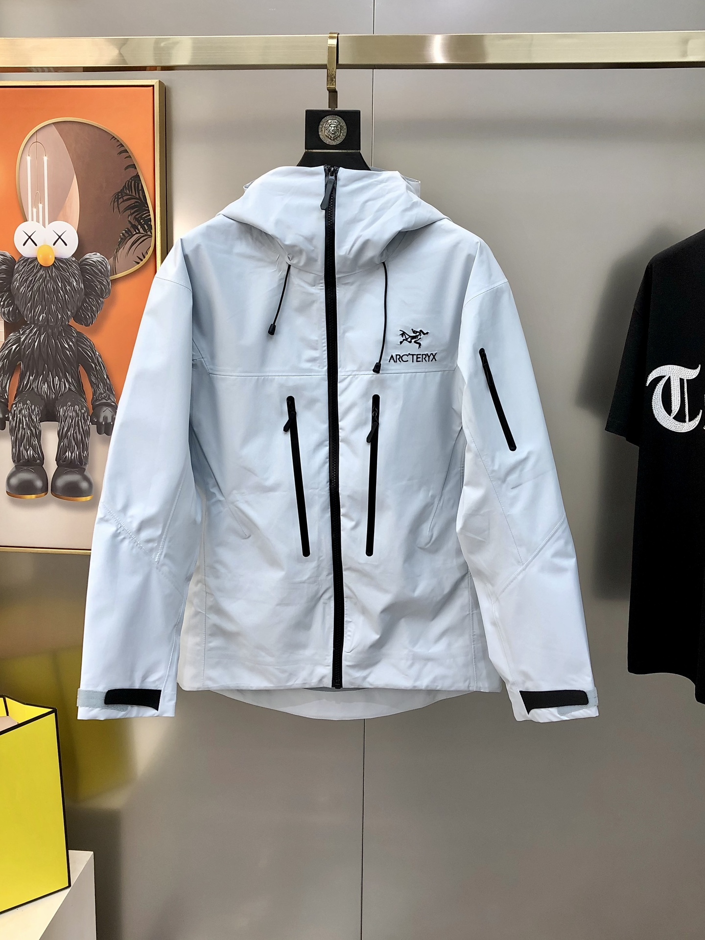Fashionable Men’s Tweezer Jacket with High-End Design and Embroidery – 2025 Collection