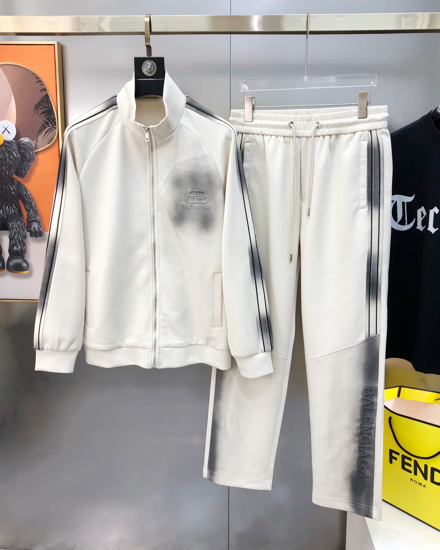 NO:121966,Bal*nciaga 2025 new original single men's casual sports suit zipper jacket and pants, fashionable and generous, high-end customized old graffiti printed splicing webbing, three-dimensional embroidered letter logo design, customized original imported cotton fabric, simple, neat and refreshing, presenting a brand new look, giving you a unique upper body experience!  The quality workmanship details can withstand any form of inspection. They have undergone strict selection process. The original customized metal hardware zipper is simple and versatile. The upper body is elegant and handsome, and it has a new visual feeling!  Must-in-own model. Size M-3XL (maximum wearable about 190 catties. Please report your height and weight to place an order) Black Apricot color ships the next day, balenciaga, jackets & coats, alexander wang19860909Bal*nciaga 巴黎世家2025新款原单男士休闲运动套装拉链外套卫裤 时尚大方爆款 高端定制做旧涂鸦印花拼接织带 立体刺绣字母logo设计 定制原版进口纯棉面料 简洁利落又清爽 呈现一种焕然一新,赋予你与众不同的上身体验！品质做工细节经得起任何形式检验 均经过严格的挑选工序,原版定制金属五金拉链,简约百搭款 上身优雅帅气,焕然一新的即视感！必入自留款.尺码M-3XL（最大可穿190斤左右 下单请报身高体重）黑色 杏色隔天出货,,balenciaga,jackets & coats,alexander wang,Men's clothing