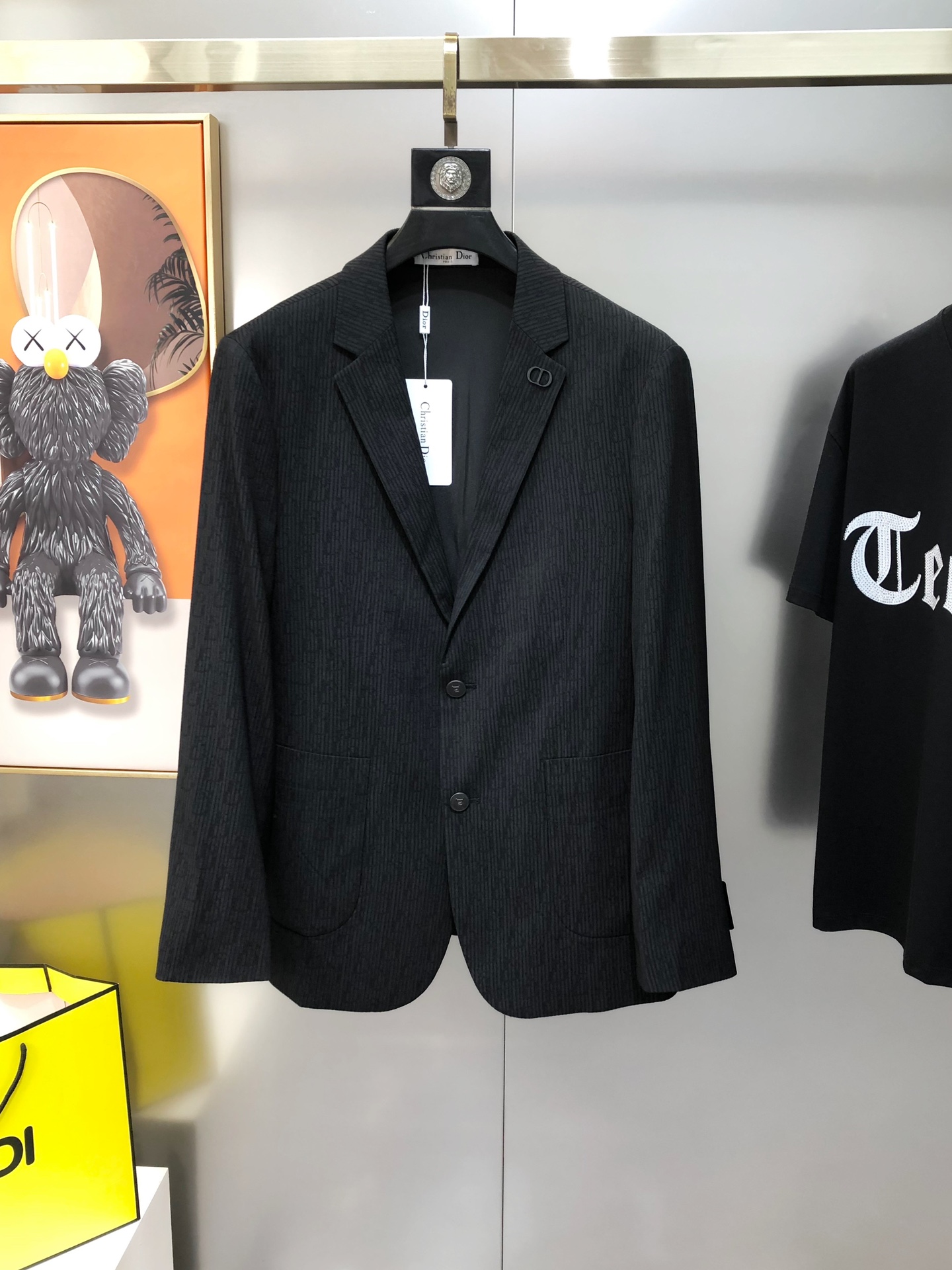 NO:124039,D*or Dior 2025 early spring new style original single men's business casual suit jacket high-end customization fashionable and versatile panoramic jacquard neckline logo design adopts imported polyester fabric master-grade tailoring!  The touch is soft and delicate, and the upper body is comfortable. The original imported hardware and accessories are supplied by customers. The first-line OEM factory has smooth lines, exquisite craftsmanship, excellent style, and the random matching is very fashionable and handsome. Highly recommended!  Counter size M-4XL (maximum size can be worn about 195 catties. Please report your height and weight to place an order) Shipping the next day Black, Dior, Jackets & coats, business suit, alexander wang19860909D*or 迪奥2025早春新款原单男士商务休闲西装西服外套 高端定制 时尚百搭 全景提花领口logo标设计 采用进口聚酯纤维面料 大师级剪裁！手感柔软细腻 上身舒适 客供原版进口五金辅料配件,一线代工厂代线条流畅,工艺精致,版型超赞,随意搭配都非常时尚帅气强烈推荐哦！专柜尺码M-4XL（最大码可穿195斤左右 下单请报身高体重) 隔天出货 黑色,,dior,jackets & coats,business suit,alexander wang,Men's clothing