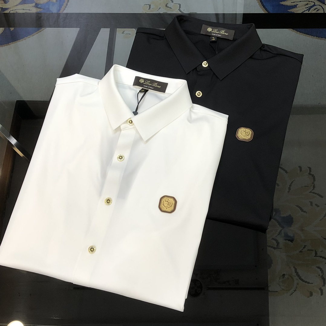 NO:124032,LORO PIANA LP new men's original single casual long-sleeved shirt is released simultaneously on the official website. Simple, fashionable and versatile. High-end quality seamless cutting and edging. Chest hot stamping logo design. Custom imported Jinmintian silk cotton fabric. High elasticity and no wrinkle. Customized hardware accessories. Comfortable and breathable. High-grade and texture. Simple and generous. Fashionable and personalized. The upper body is casual and casual. Handsome and stylish. Show the temperament of a big brand. Size M-4XL (maximum wearable about 195 kilograms. Please report your height and weight to place an order) Black White,,loro piano,loro piano,shirts,alexander wang19860909LORO PIANA LP新款男士原单休闲长袖衬衫 官网同步发售 简洁时尚百搭 高端品质无缝切割包边 胸前烫印logo标设计 定制进口锦氨天丝棉面料 弹力大 不起皱 定制五金辅料 穿着舒适 透气 档次高很有质感 简单大方得体 时尚不失个性 上身休闲随性 帅气有型 彰显大牌气质.尺码M-4XL（最大可穿195斤左右 下单请报身高体重) 黑色 白色,,loro piana,loro piana,shirts,alexander wang,Men's clothing