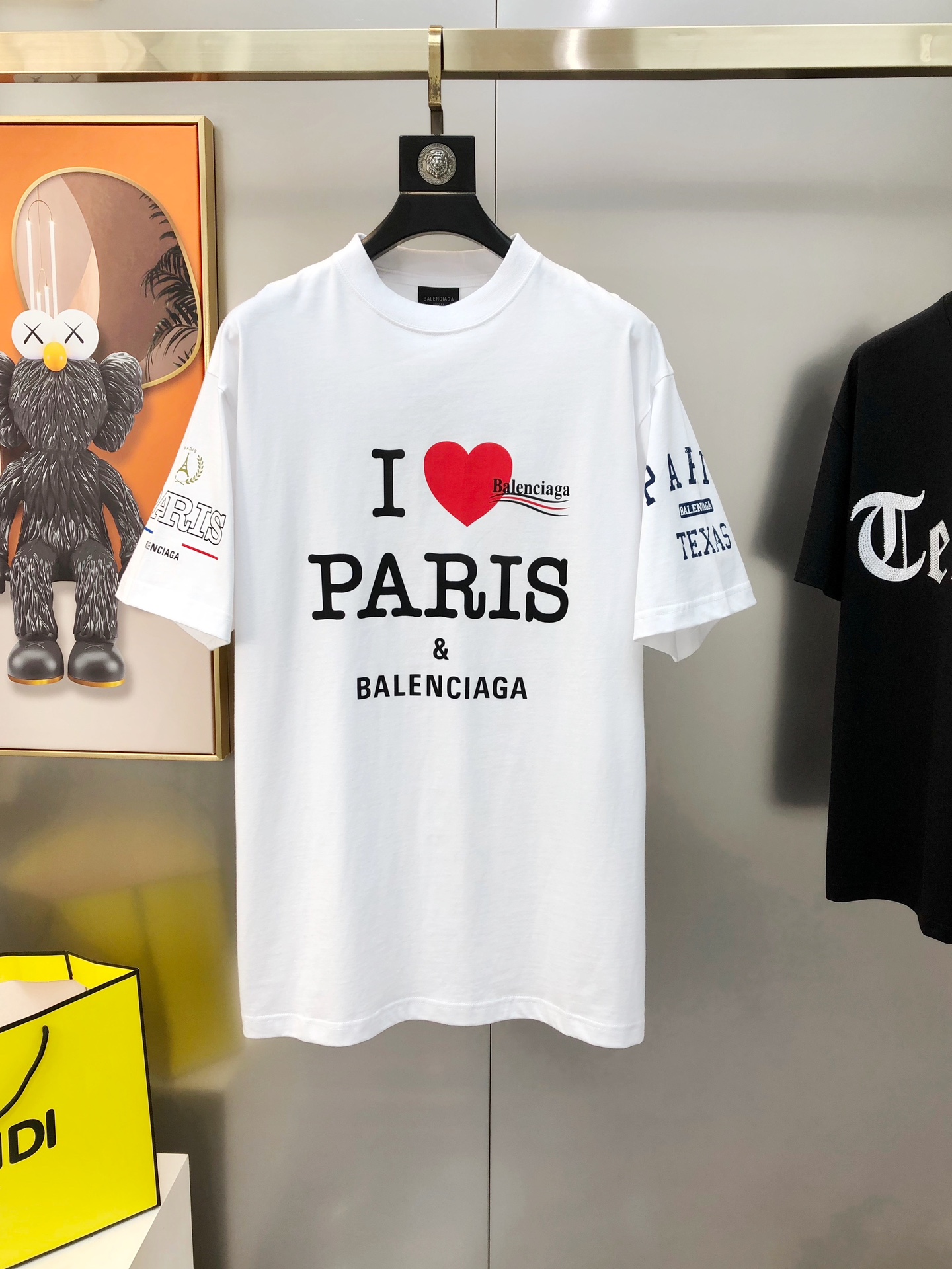 NO:128544,B*lenciaga Spring and summer new style original single men's round neck short-sleeved T-shirt sold simultaneously in counters Hot high-end quality High-version OS version Printed offset printing logo pattern design Custom imported cotton fabric Soft and delicate feel, skin-friendly and comfortable to wear The OEM factory made the upper body very handsome and stylish Men's essential items Three standards Complete S-XL (large maximum size can be worn about pounds. Please report height and weight when placing an order) Shipping the next day Black White,,balenciaga,T-shirt,tees,t-shirt,alexander wang19860909B*lenciaga 巴黎世家春夏新款原单男士圆领短袖T恤 专柜同步售卖 爆款高端品质 高版本 OS版型阔版 印胶印花logo图案设计 定制进口纯棉面料 手感柔软细腻 穿着亲肤舒适 代工厂精细做上身非常帅气有型 男士必备单品 三标齐 全 尺码S-XL（偏大最大码可穿斤左右 下单请报身高体重) 隔天出货 黑色 白色,,balenciaga,T-shirt,tees，t-shirt,alexander wang,Men's clothing