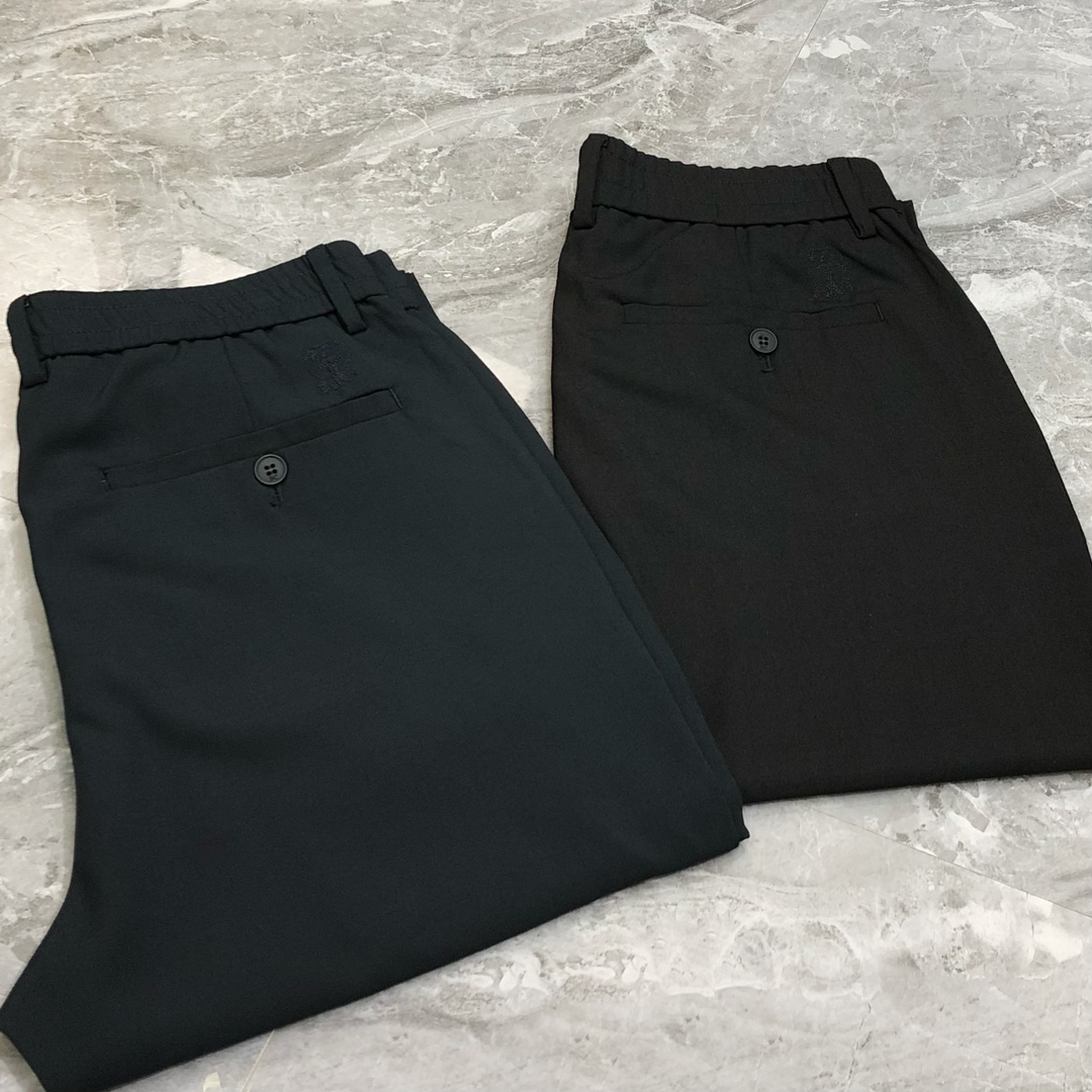 NO:128576,BC spring and summer new original single men's business casual trousers and trousers sold at the counter simultaneously. High-end goods, simple, generous and versatile, straight slim fit style, back trouser pocket embroidery logo design, customized original imported cotton-linen blend fabric, delicate and super soft!  The upper body is good but not tight, so you can enjoy it at first sight and buy it at first sight!  The overall appearance is designed without many embellishments!  Customized original all-in-one auxiliary materials!  Simple, OEM factory can make commuting models and business casuals. Size 30-38 sizes without 35, 37 shipments the next day. Black Navy Blue, alexander wang19860909BC春夏新款原单男士商务休闲裤西裤 柜台同步售卖 高端货 简洁大方百搭 直筒偏修身版型 后裤袋刺绣logo设计 定制原版进口棉麻混纺面料 面料细腻、超柔软！上身型好、却不绷紧,让你一眼就入心、一眼就入手！外观整体无多点缀设计 ！定制原版全品辅料！简简单单,代工厂精细做通勤款、商务休闲皆可 尺码30-38码 没35,37隔天出货 黑色 藏青色,,alexander wang,Men's clothing