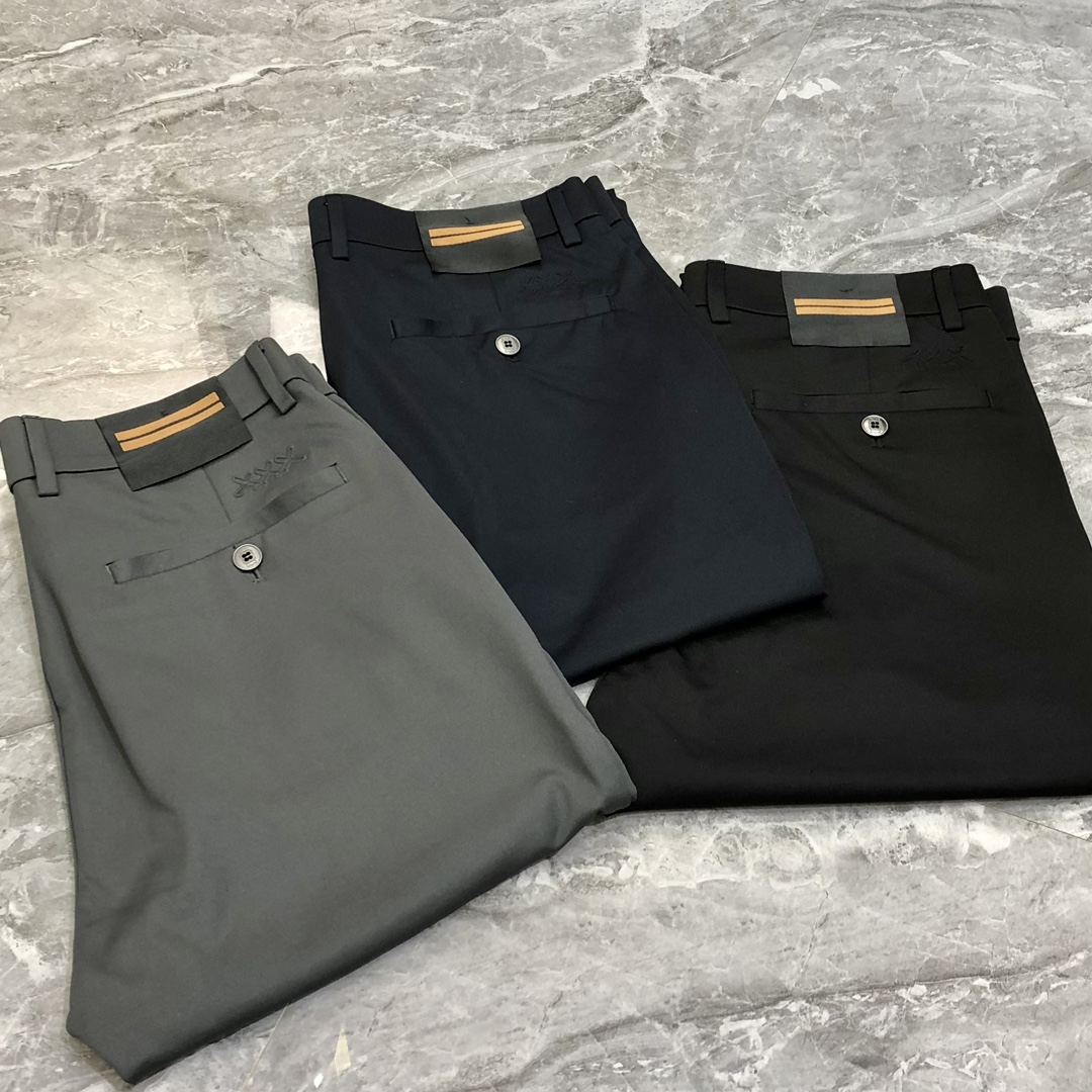 NO:128579,Z*gna, the new spring and summer original single men's business casual trousers, sold at the counter, high-end goods, simple and elegant, straight slim fit style, embossed logo design of the back pants pocket, customized original imported polyester fiber cotton blend fabric, delicate and super soft!  The upper body is good but not tight, so you can enjoy it at first sight and buy it at first sight!  The overall appearance is designed without many embellishments!  Customized original all-in-one auxiliary materials!  Simple, OEM factory can make commuting models and business casuals. Size 30-38 sizes without 35, 37 shipped the next day. 3 colors available, zegna, alexander wang19860909Z*gna 杰尼亚春夏新款原单男士商务休闲裤西裤 柜台同步售卖 高端货 简洁大方百搭 直筒偏修身版型 后裤袋压花logo设计 定制原版进口聚酯纤维棉类混纺面料 面料细腻、超柔软！上身型好、却不绷紧,让你一眼就入心、一眼就入手！外观整体无多点缀设计 ！定制原版全品辅料！简简单单,代工厂精细做通勤款、商务休闲皆可 尺码30-38码 没35,37隔天出货 3色可选,,zegna,alexander wang,Men's clothing