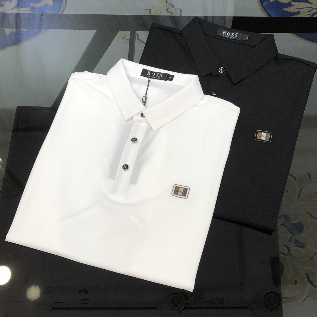 NO:131866,Boss 2025 spring and summer new original single men's lapel Polo shirt short-sleeved T-shirt is released simultaneously on the counter. Hot style, simple, fashionable and versatile, high-end quality, embossed letter logo design on the chest, customized imported Jinmin ice cotton blend fabric, comfortable to wear, breathable, high-grade and texture, simple and generous, fashionable and unique, casual and casual upper body, handsome and stylish, showing the temperament of a big brand. Size M-3XL (maximum wearable about 185 kilograms, please report height and weight to place an order) Black and white Shipping the next day,, T-shirt,tees, t-shirt,alexander wang19860909Boss2025春夏新款原单男士翻领Polo衫短袖T恤 柜台同步发售 爆款 简洁时尚百搭 高端品质 胸前压花字母logo设计 定制进口锦氨冰丝棉混纺面料 穿着舒适 透气 档次高很有质感 简单大方得体 时尚不失个性 上身休闲随性 帅气有型 彰显大牌气质.尺码M-3XL（最大可穿185斤左右 下单请报身高体重) 黑色 白色 隔天出货,,T-shirt,tees，t-shirt,alexander wang,Men's clothing