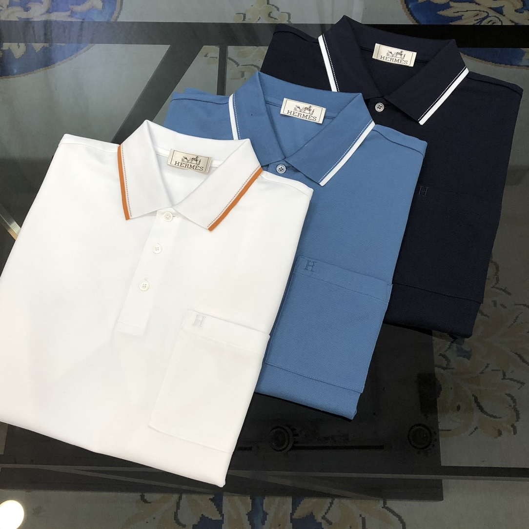NO:131890,H*rmes 2025 spring and summer new original single men's lapel Polo shirt short-sleeved T-shirt high-end customization simple and fashionable and versatile chest pocket three-dimensional embroidery logo design custom imported double-strand pearl-ground pure cotton fabric comfortable to wear, breathable, high grade and texture, simple and generous, fashionable and personalized, casual and casual upper body, handsome and stylish, showing the temperament of a big brand. Size M-3XL (maximum wearable about 190 pounds, please report height and weight to place an order) Navy blue Blue White Shipping the next day,,hermes, T-shirt,tees, t-shirt,alexander wang19860909H*rmes 爱马仕2025春夏新款原单男士翻领Polo衫短袖T恤 高版本 高端定制 简洁时尚百搭爆款胸前口袋立体刺绣logo设计 定制进口双股珠地纯棉面料 穿着舒适 透气 档次高很有质感 简单大方得体 时尚不失个性 上身休闲随性 帅气有型 彰显大牌气质.尺码M-3XL（最大可穿190斤左右 下单请报身高体重) 藏青色 蓝色 白色 隔天出货,,hermes,T-shirt,tees，t-shirt,alexander wang,Men's clothing