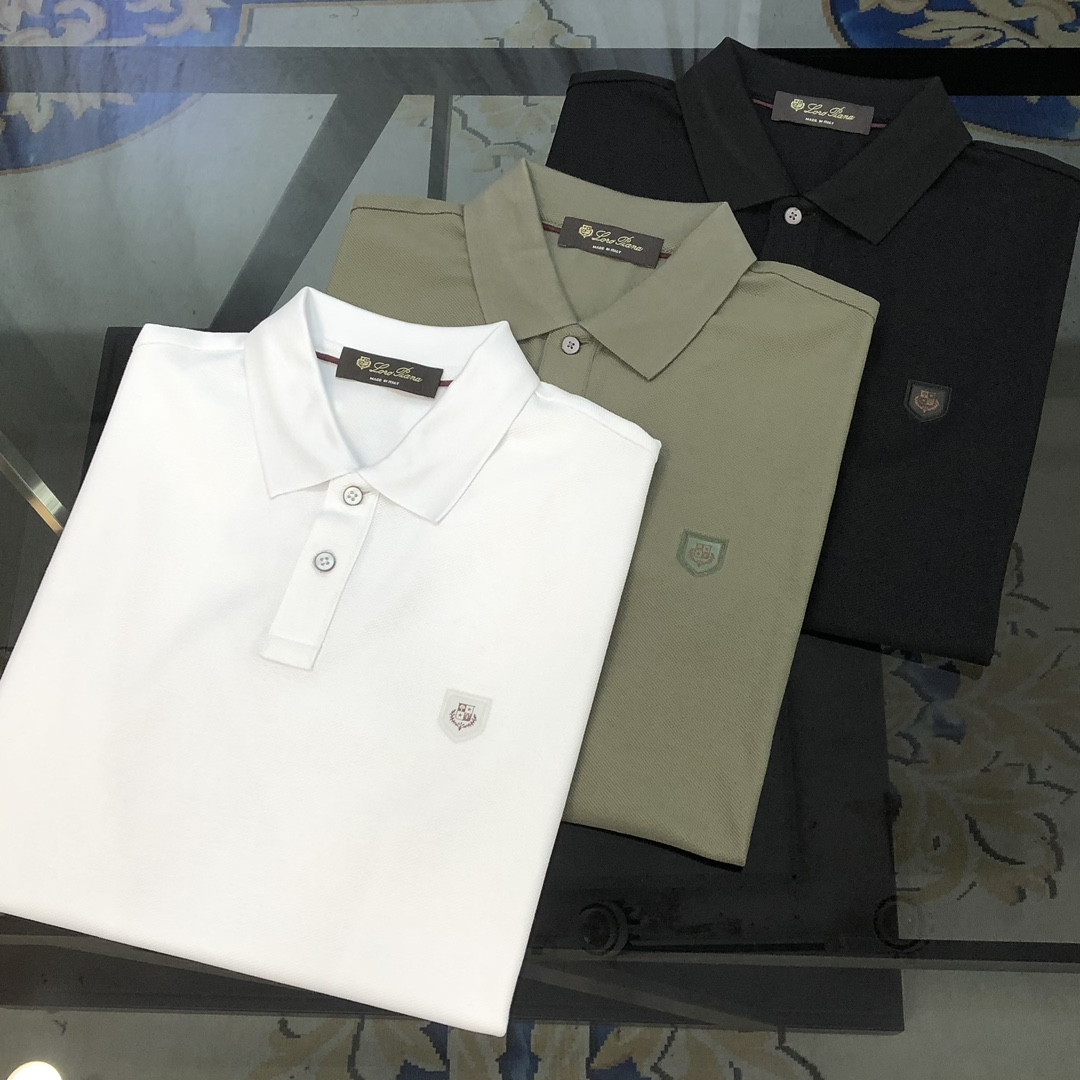 NO:131884,LP Noyou Pianya 2025 spring and summer new original single men's lapel Polo shirt short-sleeved T-shirt high-end customization simple and fashionable and versatile style chest three-dimensional printing logo pattern design Custom imported double-strand pearl-ground pure cotton fabric comfortable to wear, breathable, high grade and texture, simple and generous, fashionable and personalized, casual and casual upper body, handsome and stylish, showing the temperament of a big brand. Size M-3XL (maximum wearable about 190 pounds, please report height and weight to place an order) Shipping the next day 3 colors available, loro piano, T-shirt,tees, t-shirt,alexander wang19860909LP 诺悠翩雅2025春夏新款原单男士翻领Polo衫短袖T恤 高版本 高端定制 简洁时尚百搭爆款胸前立体印胶logo图案设计 定制进口双股珠地纯棉面料 穿着舒适 透气 档次高很有质感 简单大方得体 时尚不失个性 上身休闲随性 帅气有型 彰显大牌气质.尺码M-3XL（最大可穿190斤左右 下单请报身高体重) 隔天出货 3色可选,,loro piana,T-shirt,tees，t-shirt,alexander wang,Men's clothing