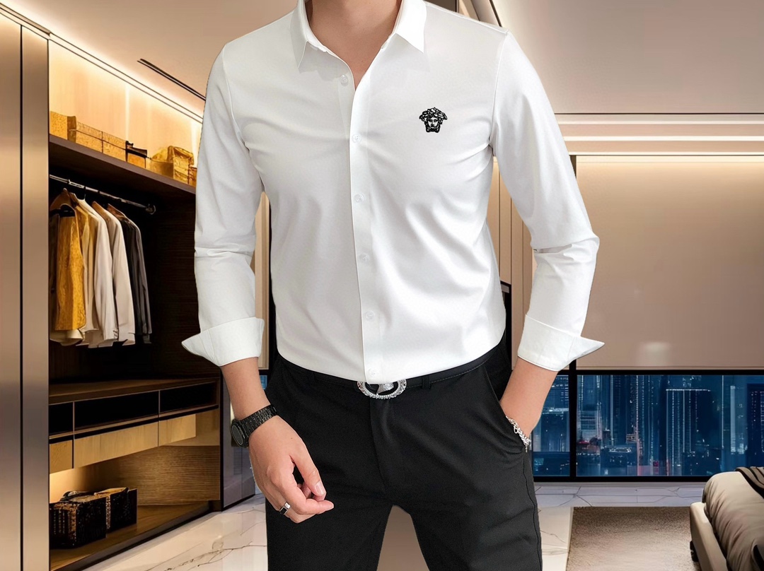 NO:131838,V*rsace 2025 early spring new men's original single casual long-sleeved shirt is released simultaneously on the official website. Simple, fashionable and versatile, high-end quality seamless cutting and edging, three-dimensional embroidered Medusa logo pattern design Custom imported Jinmintian silk cotton fabric, high elasticity, no wrinkles, customized hardware accessories, comfortable to wear, breathable, high grade and texture, simple and generous, fashionable and unique, casual, handsome and stylish, showing the temperament of a big brand. Size M-4XL (maximum wearable about 195 kilograms, please report height and weight to place an order) shipped the next day, versace, shirts, alexander wang19860909V*rsace 范思哲2025早春新款男士原单休闲长袖衬衫 官网同步发售 简洁时尚百搭 高端品质无缝切割包边 立体刺绣美杜莎logo图案设计 定制进口锦氨天丝棉面料 弹力大 不起皱 定制五金辅料 穿着舒适 透气 档次高很有质感 简单大方得体 时尚不失个性 上身休闲随性 帅气有型 彰显大牌气质.尺码M-4XL（最大可穿195斤左右 下单请报身高体重)隔天出货,,versace,shirts,alexander wang,Men's clothing