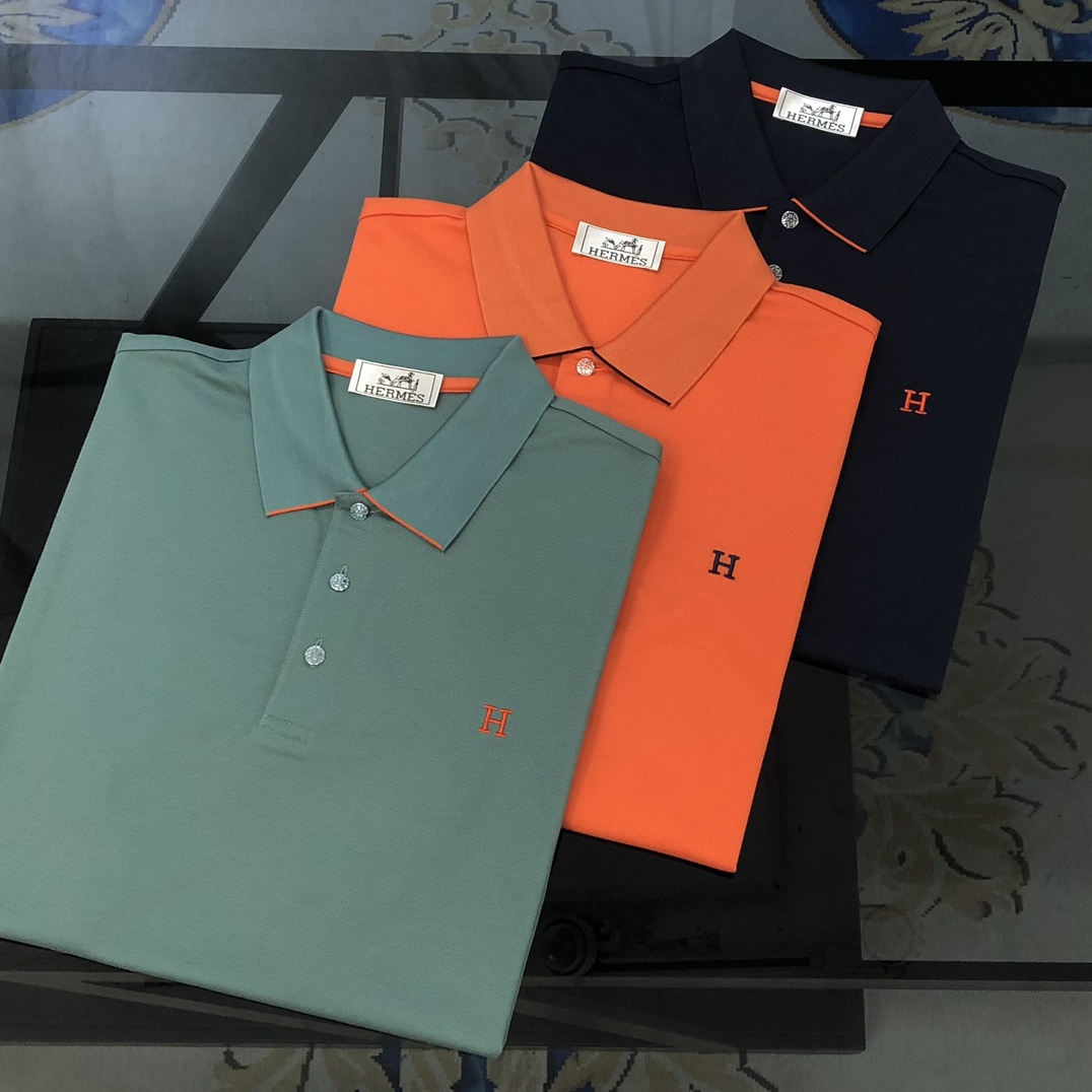 NO:135595,H*rmes 2025 spring and summer new original single men's lapel Polo shirt short-sleeved T-shirt high-end customization simple and fashionable and versatile chest three-dimensional embroidery logo design custom imported double-strand pearl-ground pure cotton fabric comfortable to wear, breathable, high grade and texture, simple and generous, fashionable and personalized, casual and casual upper body, handsome and stylish, showing the temperament of a big brand. Size M-3XL (maximum wearable about 190 pounds, please report height and weight to place an order) Royal Blue Hermes Orange Green Shipping the next day,,hermes,T-shirt,tees,t-shirt,alexander wang19860909H*rmes 爱马仕2025春夏新款原单男士翻领Polo衫短袖T恤 高版本 高端定制 简洁时尚百搭爆款胸前立体刺绣logo设计 定制进口双股珠地纯棉面料 穿着舒适 透气 档次高很有质感 简单大方得体 时尚不失个性 上身休闲随性 帅气有型 彰显大牌气质.尺码M-3XL（最大可穿190斤左右 下单请报身高体重) 宝蓝色 爱马仕橙 绿色 隔天出货,,hermes,T-shirt,tees，t-shirt,alexander wang,Men's clothing
