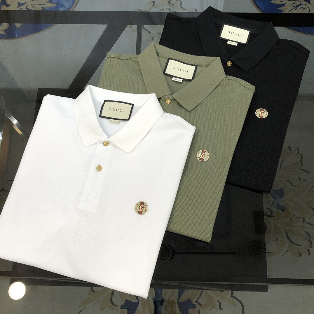 NO:135591,G*cci Guqi Spring and Summer New Original Single Men's Lapel Polo Shirt Short Sleeve T-shirt is released simultaneously on the counter. Hot style, simple, fashionable and versatile, high-end quality, chest printing logo pattern design, custom imported double-strand pearl-ground pure cotton fabric, comfortable to wear, breathable, high-grade and texture, simple and generous, fashionable and unique, casual and casual upper body, handsome and stylish, showing the temperament of a big brand. Size M-4XL (maximum wearable about 200 kilograms, please report height and weight to place an order) Shipping the next day,,T-shirt,tees,t-shirt,alexander wang19860909G*cci 古齐春夏新款原单男士翻领Polo衫短袖T恤 柜台同步发售 爆款 简洁时尚百搭 高端品质 胸前印胶logo图案设计 定制进口双股珠地纯棉面料 穿着舒适 透气 档次高很有质感 简单大方得体 时尚不失个性 上身休闲随性 帅气有型 彰显大牌气质.尺码M-4XL（最大可穿200斤左右 下单请报身高体重) 隔天出货,,T-shirt,tees，t-shirt,alexander wang,Men's clothing