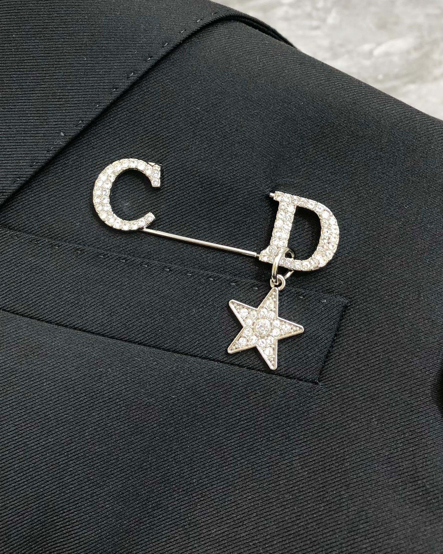 High-end Custom Men’s Leisure Suit with Innovative Memory Fabric and Chest Logo Design - 图片 7