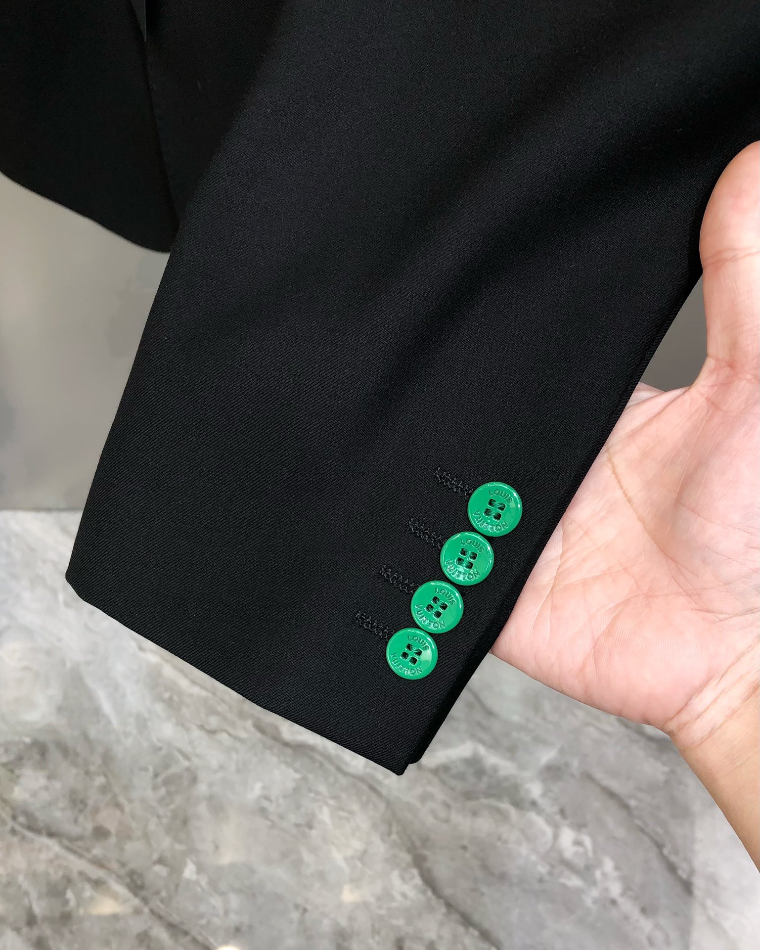 LV Louis Weiden’s 2025 Men’s Business and Leisure Suit Collection: High-End Tailoring and Style - 图片 9