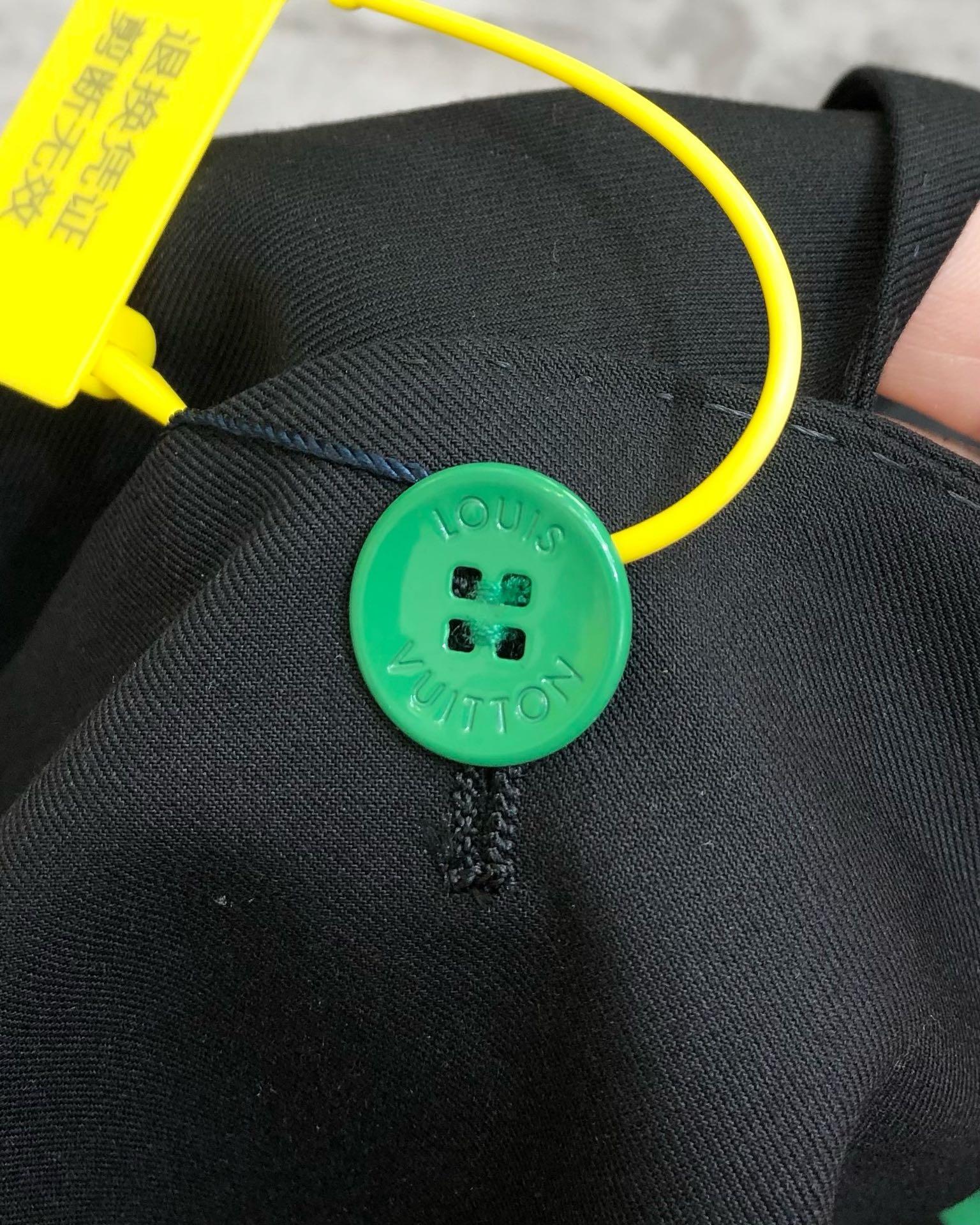 LV Louis Weiden’s 2025 Men’s Business and Leisure Suit Collection: High-End Tailoring and Style - 图片 8