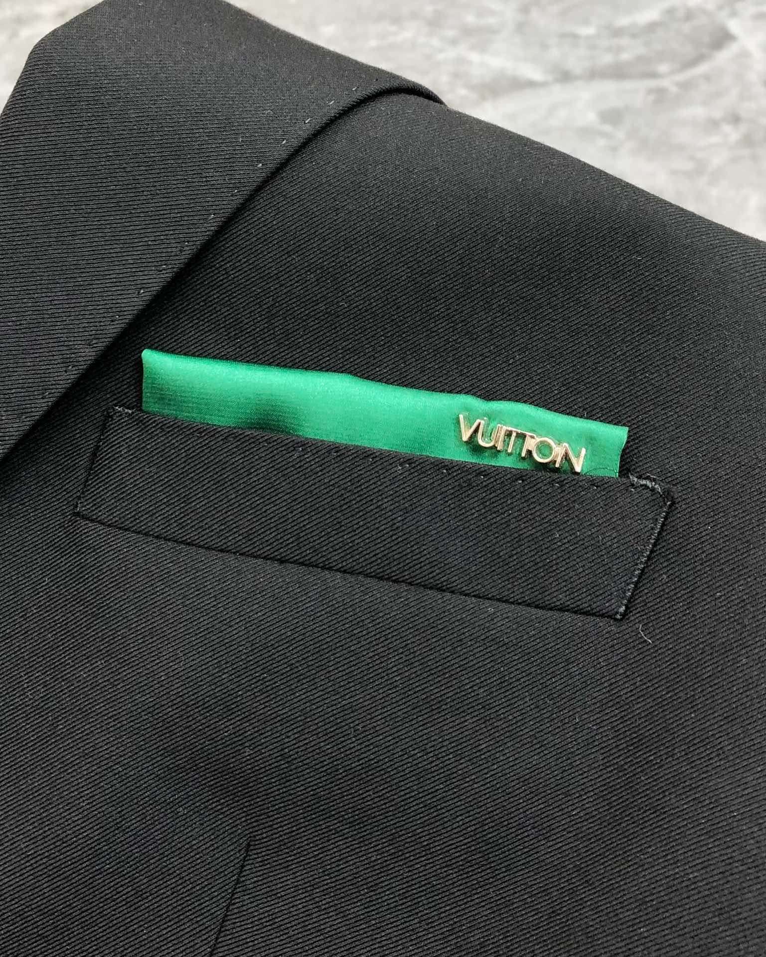 LV Louis Weiden’s 2025 Men’s Business and Leisure Suit Collection: High-End Tailoring and Style - 图片 7