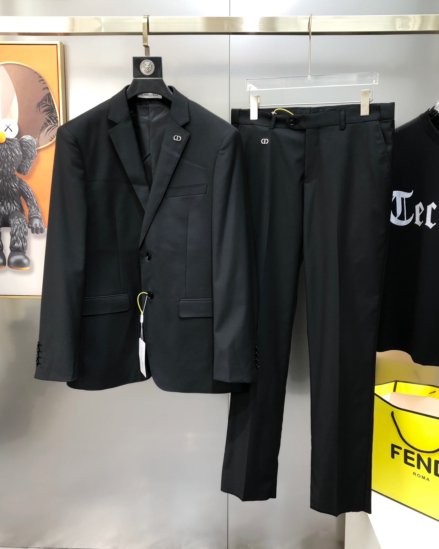 High-End Original Male Leisure Suit with Metal-Loof Decoration – Stylish and Recommended