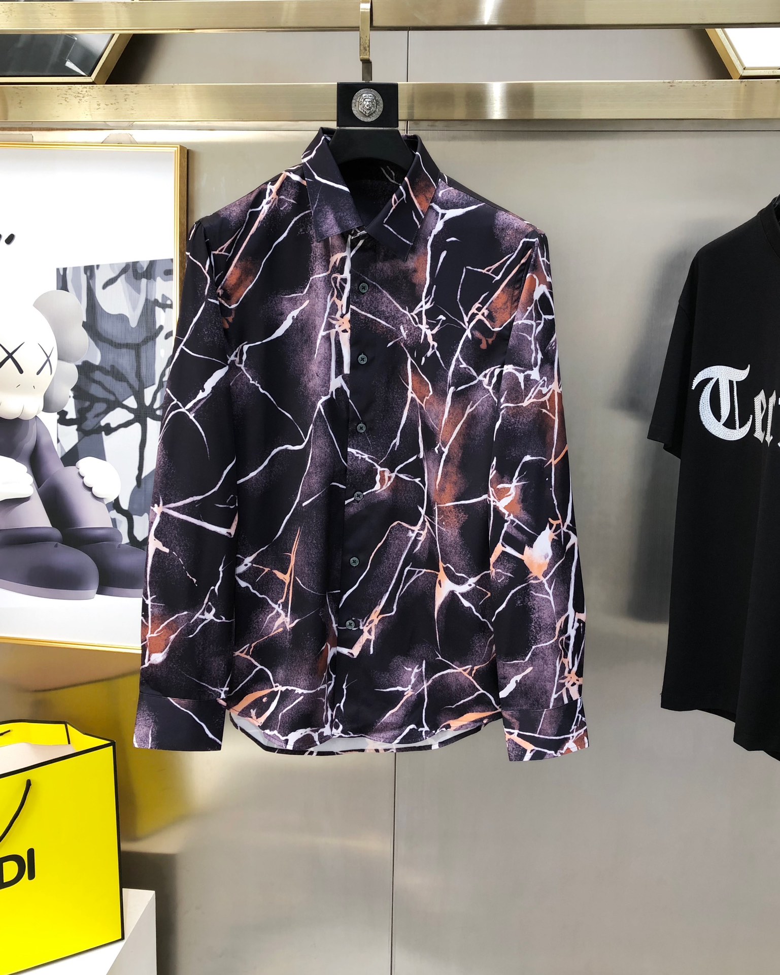 McQueen Men’s Long-Sleeved T-shirts: Fashionable Co-sell with High-Quality Design and Comfort.