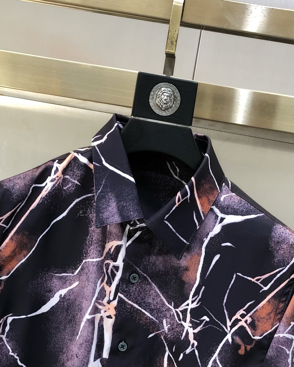 McQueen Men’s Long-Sleeved T-shirts: Fashionable Co-sell with High-Quality Design and Comfort. - 图片 4