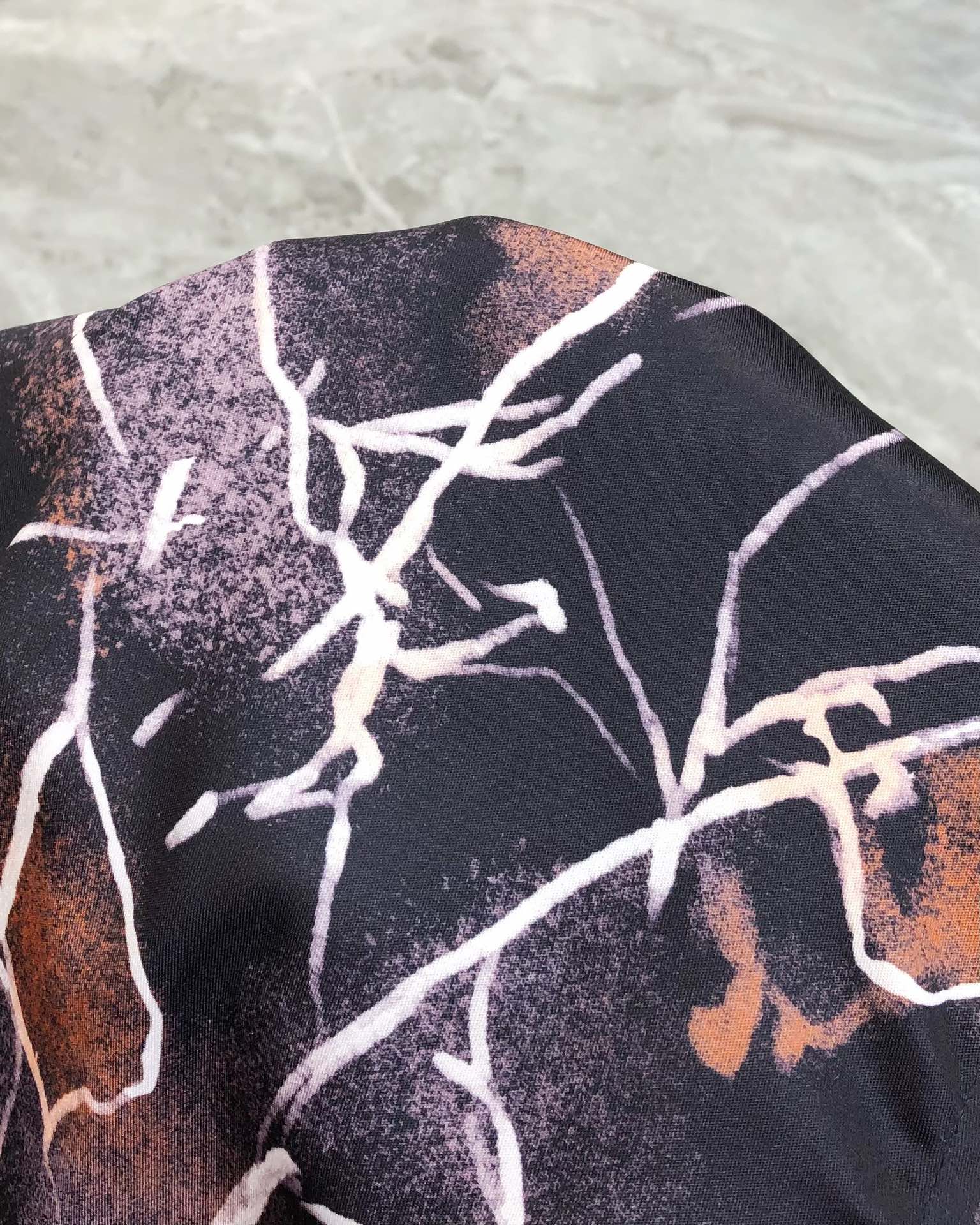 McQueen Men’s Long-Sleeved T-shirts: Fashionable Co-sell with High-Quality Design and Comfort. - 图片 5