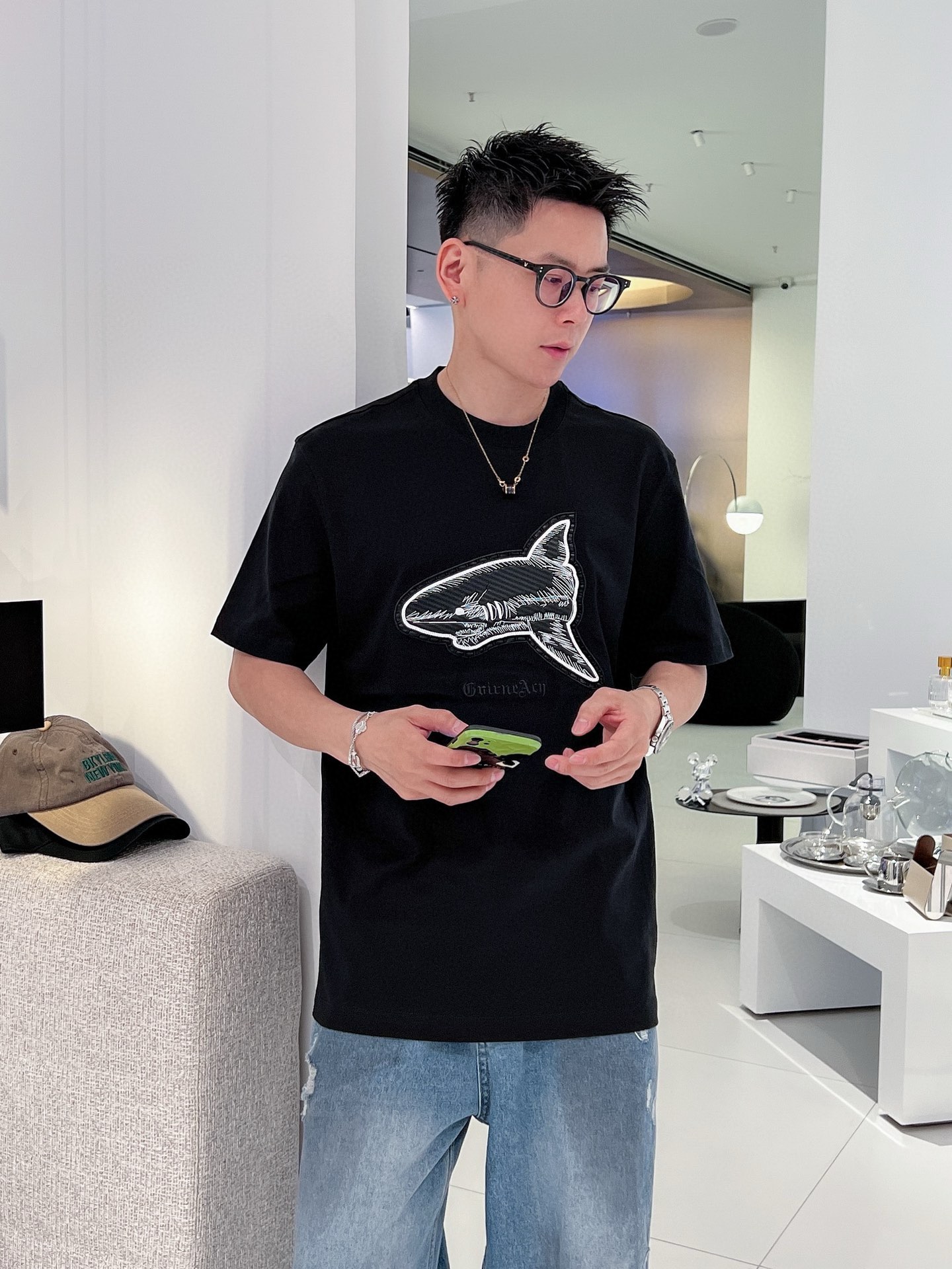“Original Palm Angels Spring/Summer T-Shirts: 100% Cotton, Soft Embroidery, Fine Craftsmanship”