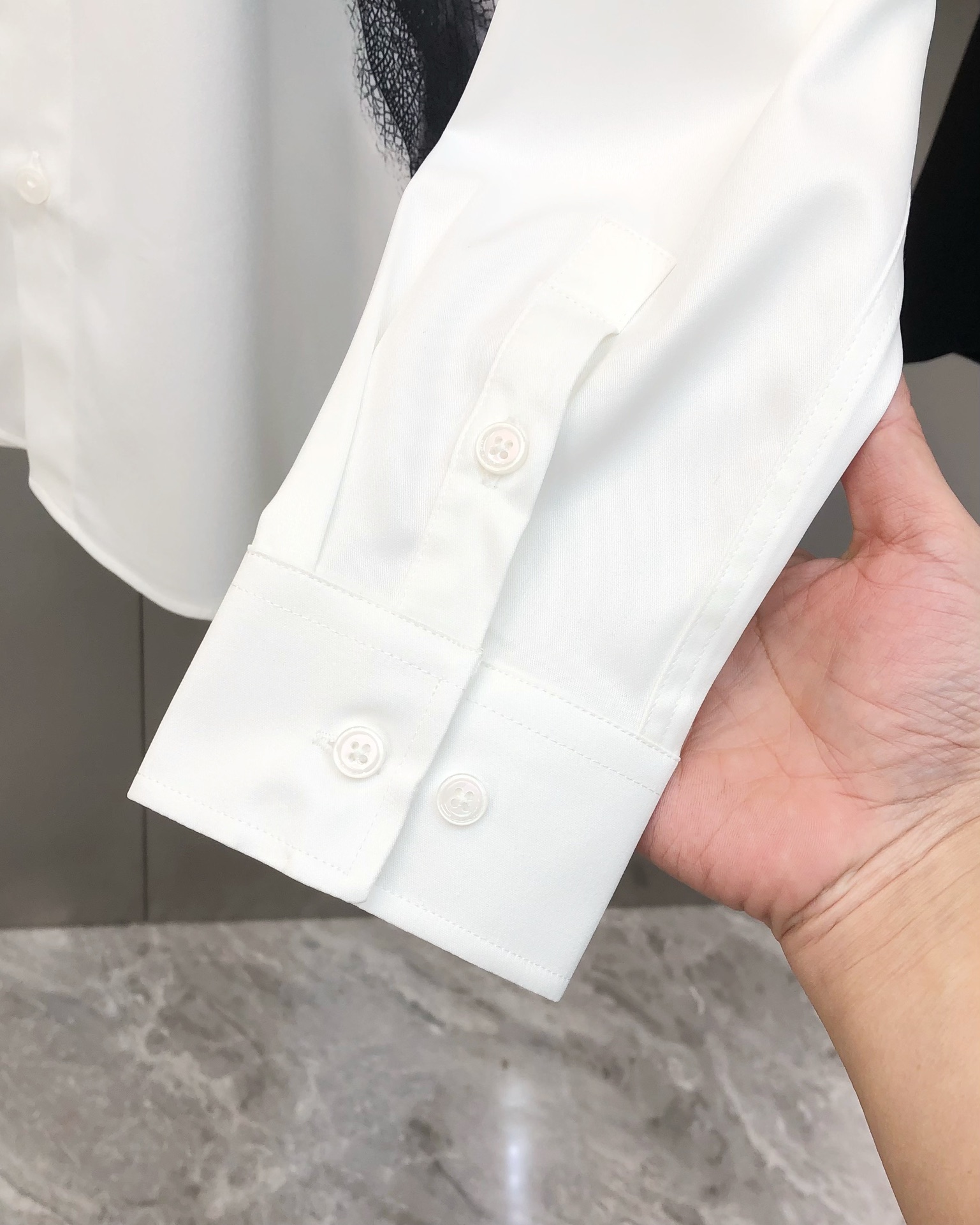 McQueen Men’s Long-Sleeved Shirt: High-Fashion Design with Digital Logo, Custom Buttons, Premium Quality. - 图片 7