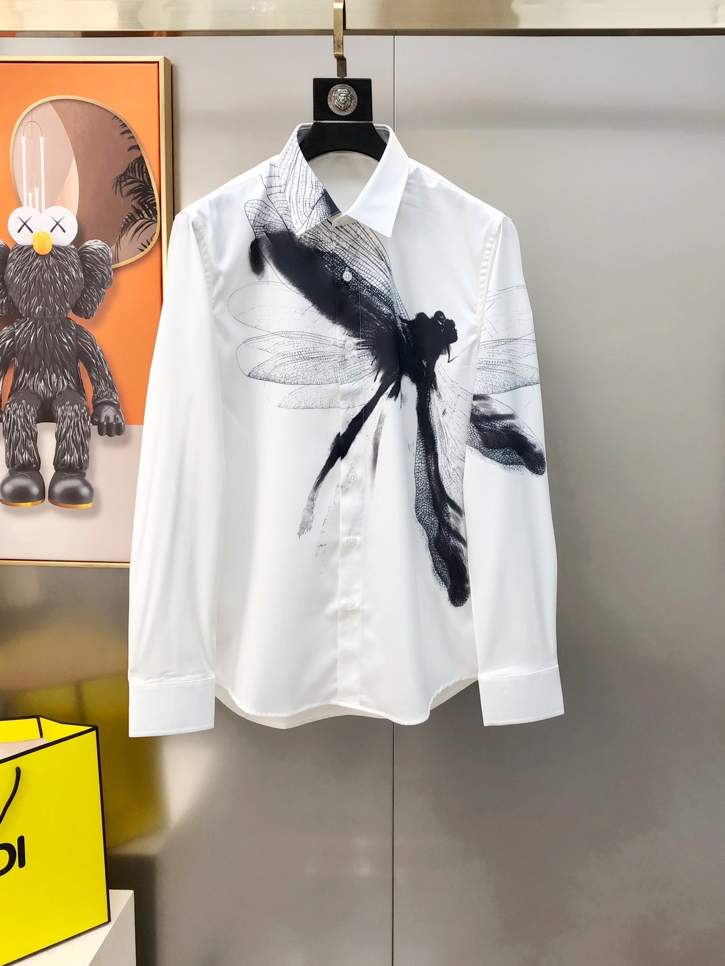 McQueen Men’s Long-Sleeved Shirt: High-Fashion Design with Digital Logo, Custom Buttons, Premium Quality.