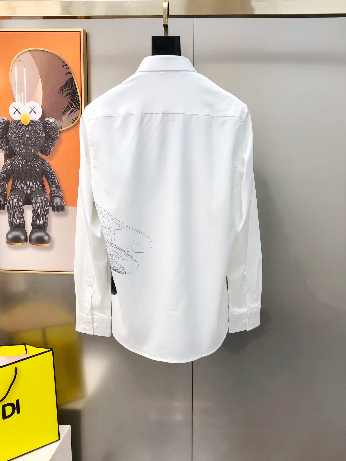 McQueen Men’s Long-Sleeved Shirt: High-Fashion Design with Digital Logo, Custom Buttons, Premium Quality. - 图片 6