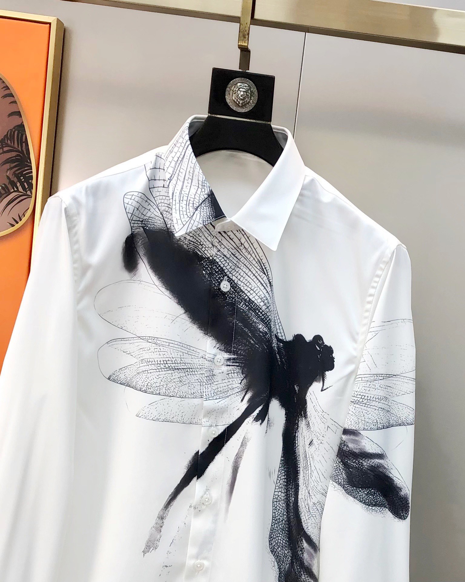 McQueen Men’s Long-Sleeved Shirt: High-Fashion Design with Digital Logo, Custom Buttons, Premium Quality. - 图片 2