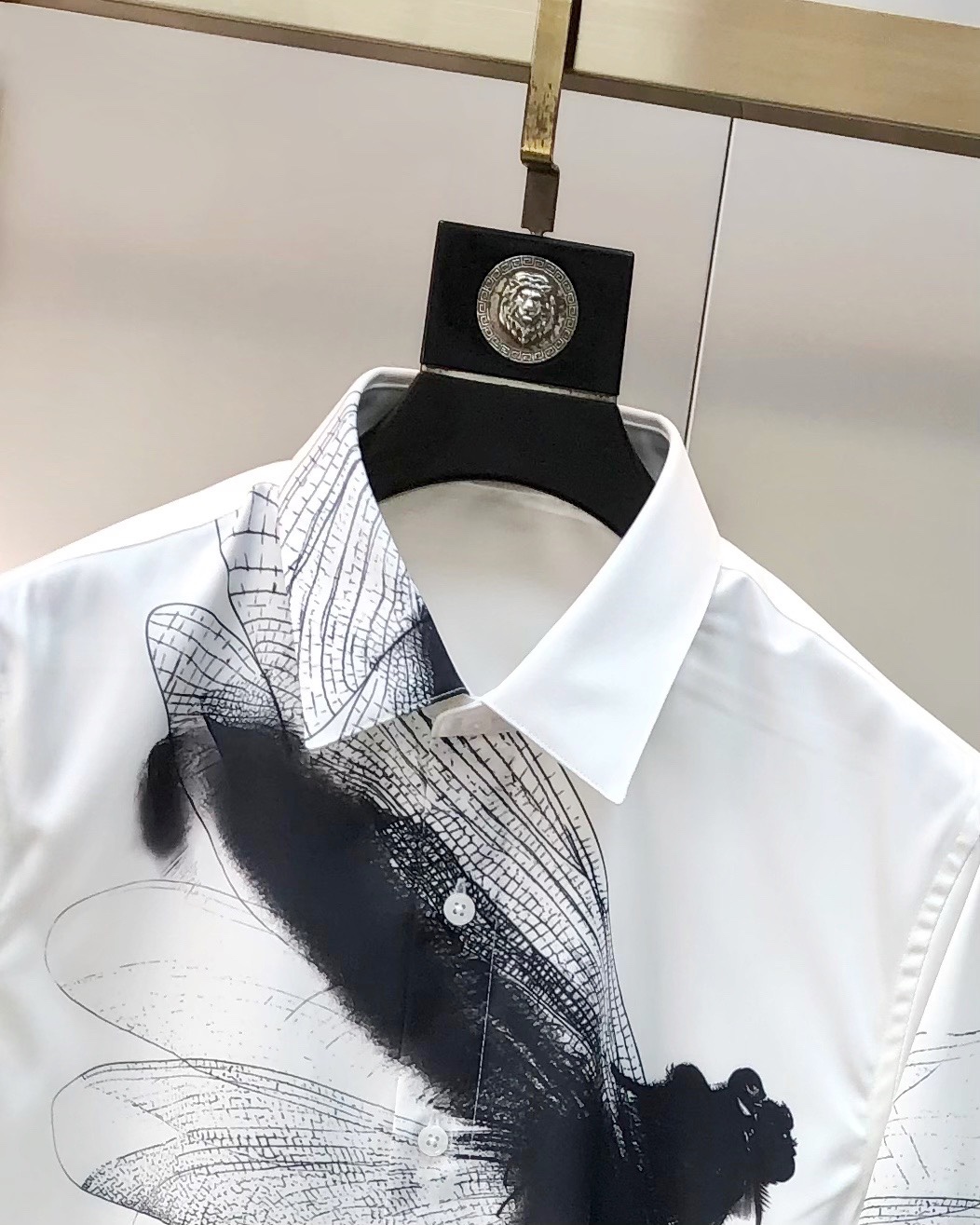 McQueen Men’s Long-Sleeved Shirt: High-Fashion Design with Digital Logo, Custom Buttons, Premium Quality. - 图片 3