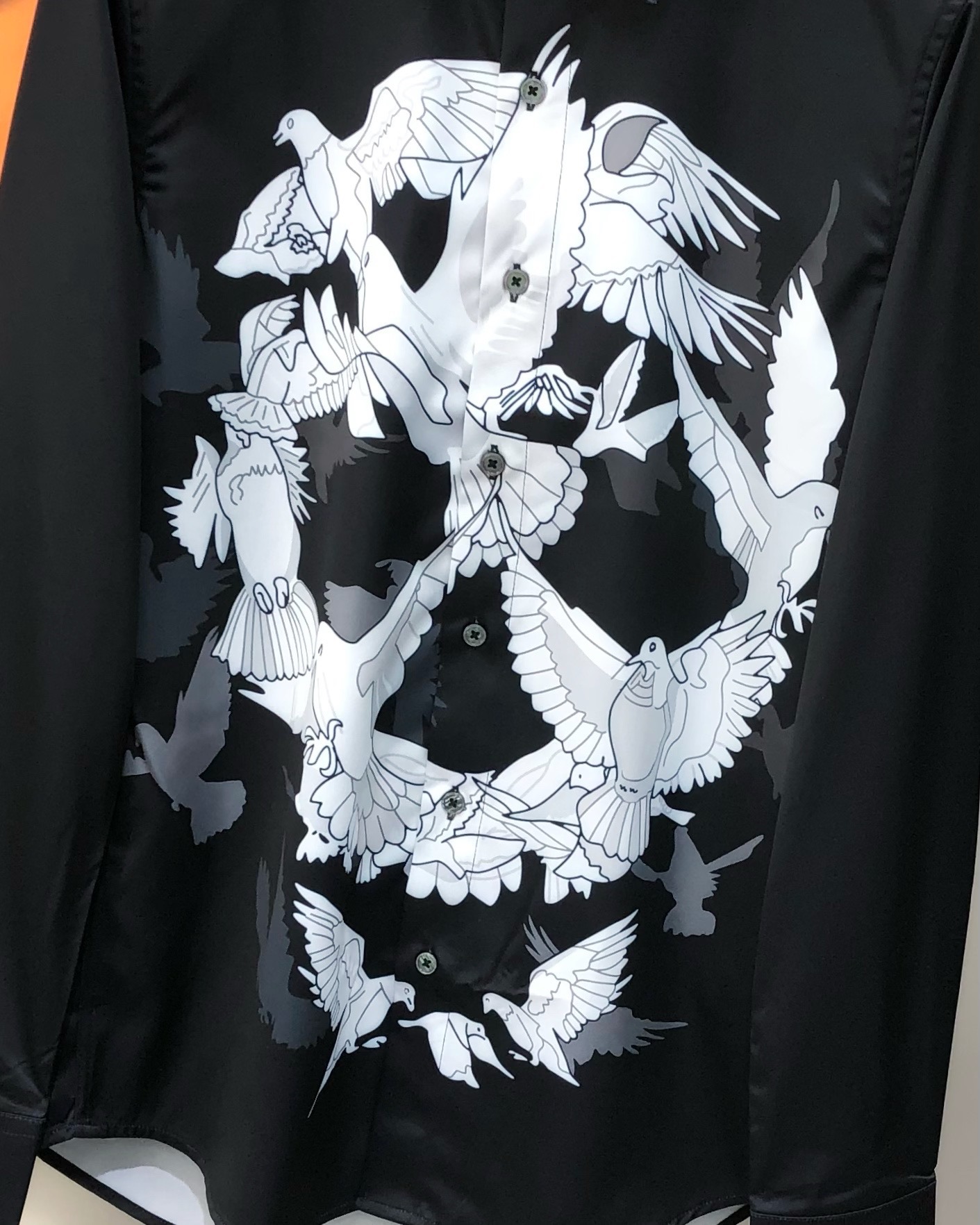 McQueen’s High-Quality Long-Sleeved Shirt with Digital Logo Design and Custom Cotton Fabric - 图片 2