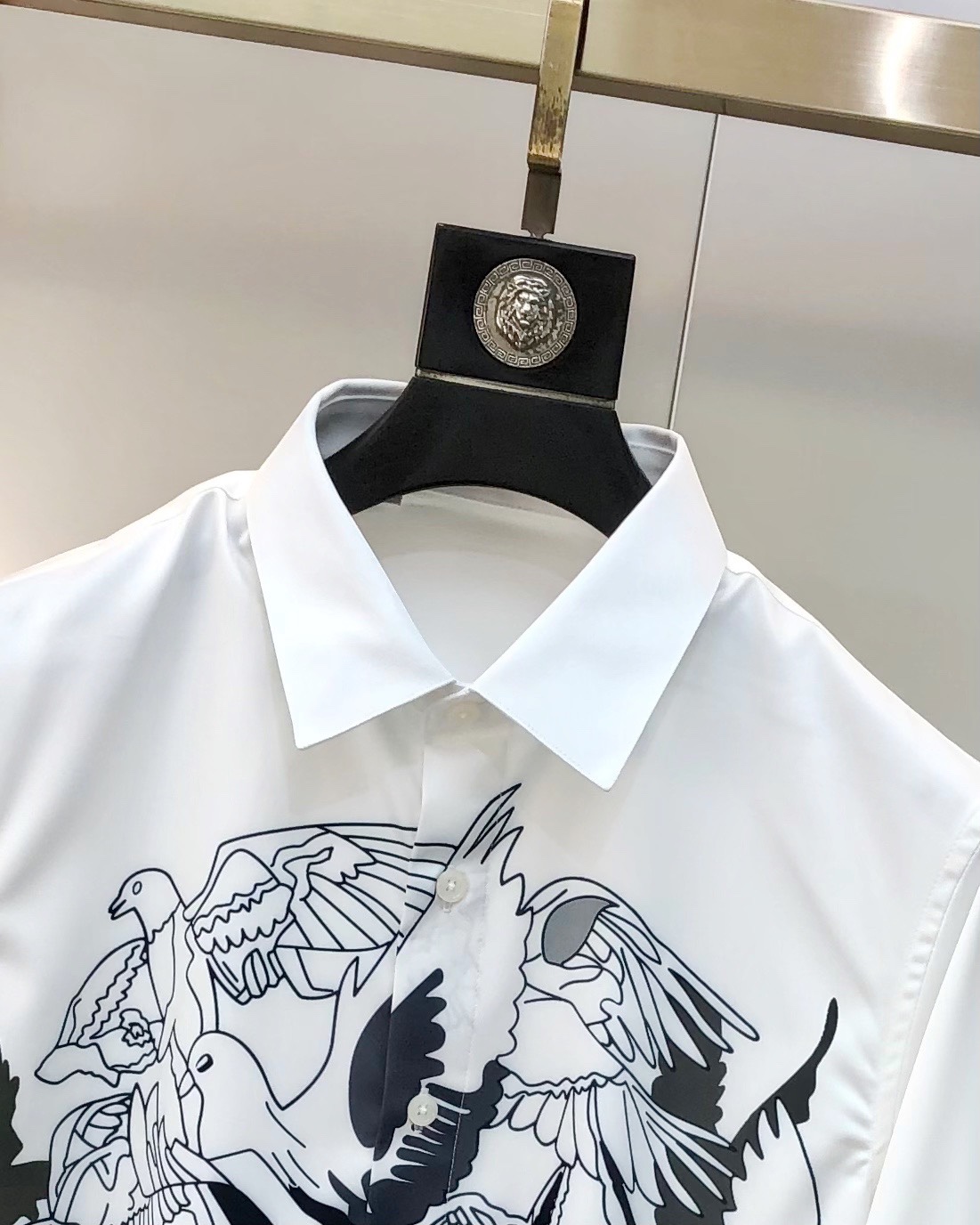 McQueen’s High-Quality Long-Sleeved Shirt with Digital Logo Design and Custom Cotton Fabric - 图片 5