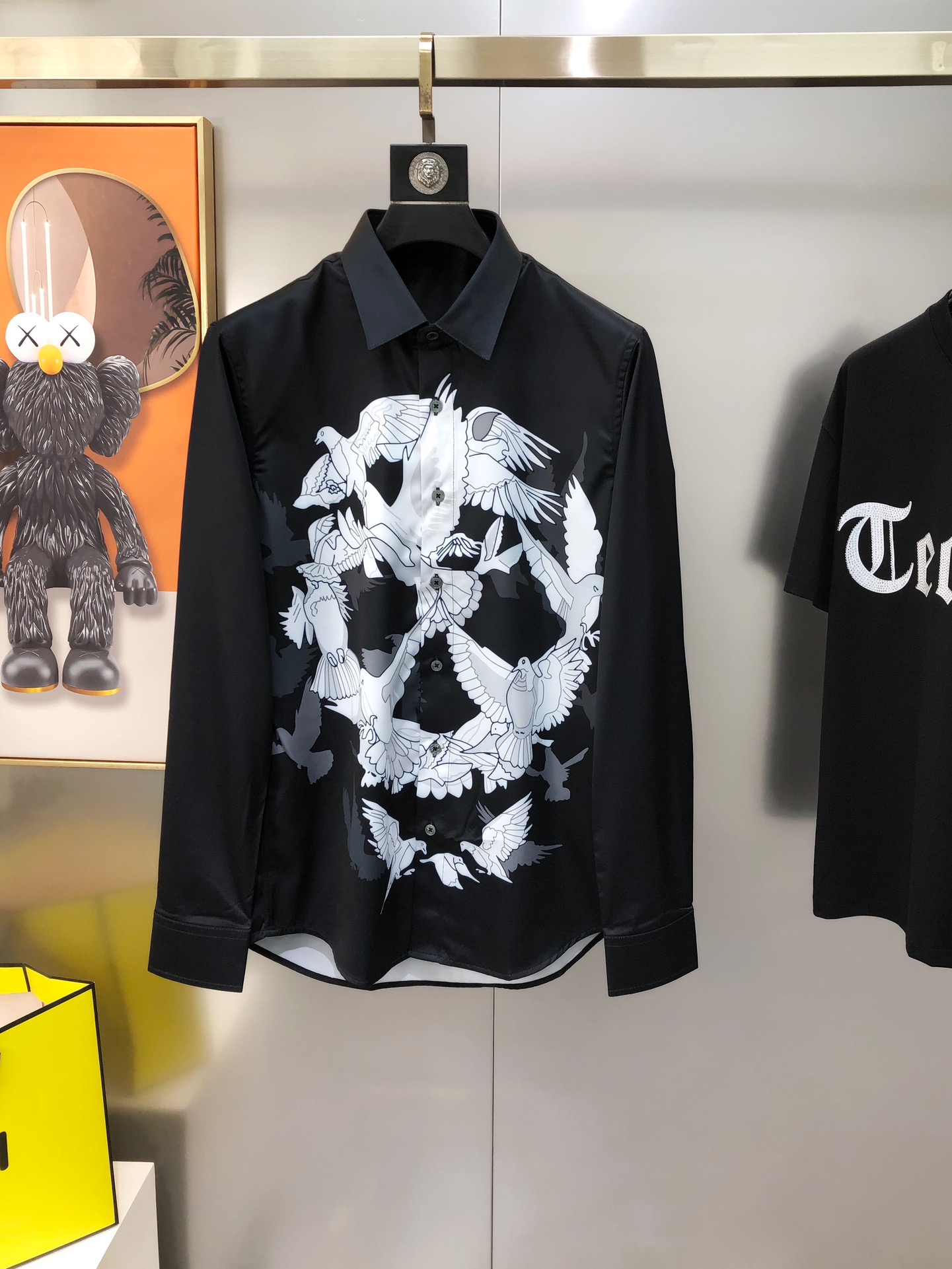 McQueen’s High-Quality Long-Sleeved Shirt with Digital Logo Design and Custom Cotton Fabric - 图片 1