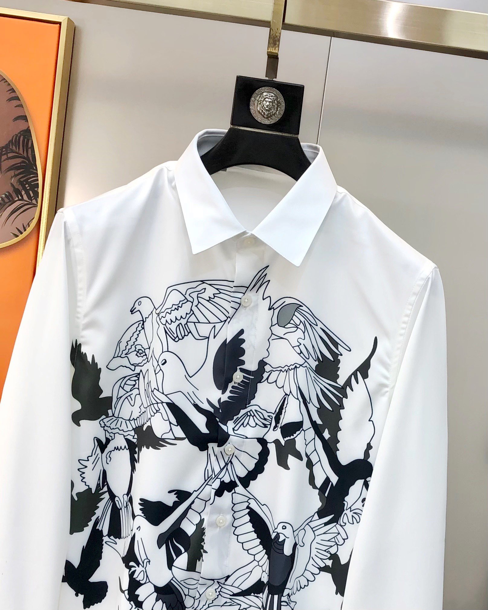 McQueen’s High-Quality Long-Sleeved Shirt with Digital Logo Design and Custom Cotton Fabric - 图片 4