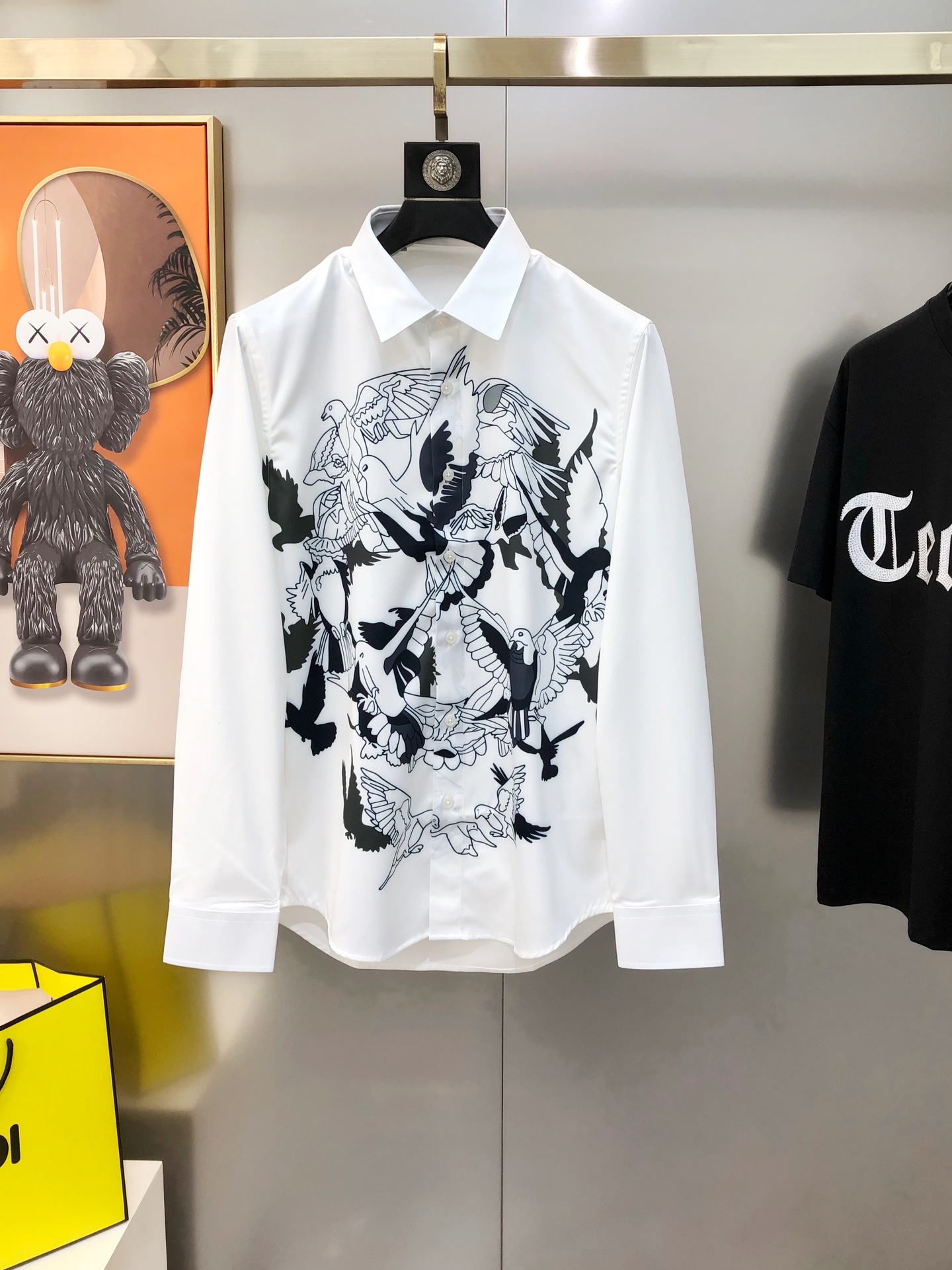 McQueen’s High-Quality Long-Sleeved Shirt with Digital Logo Design and Custom Cotton Fabric - 图片 3