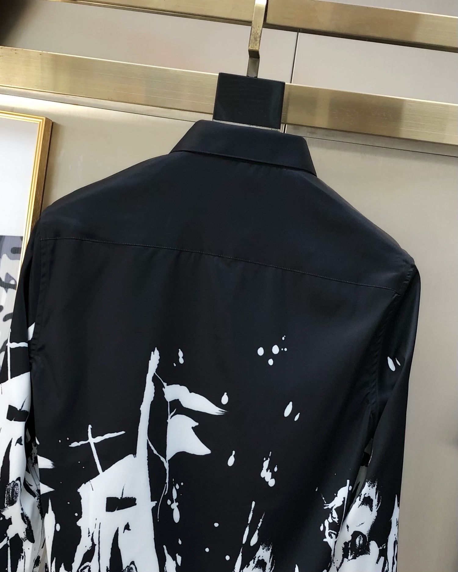 “McQueen’s New Men’s One-Way Long-Sleeved Shirts: High-Quality Co-Sale with Custom Logo Design” - 图片 3