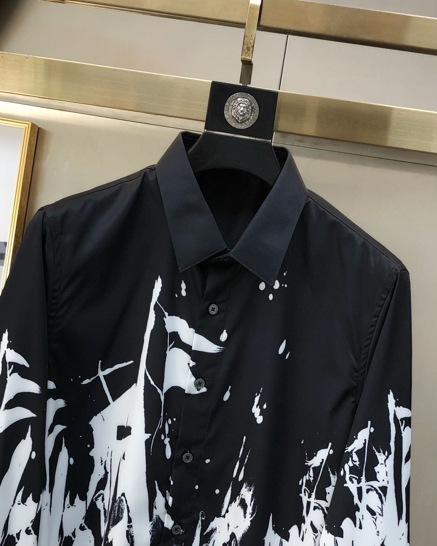 “McQueen’s New Men’s One-Way Long-Sleeved Shirts: High-Quality Co-Sale with Custom Logo Design” - 图片 4