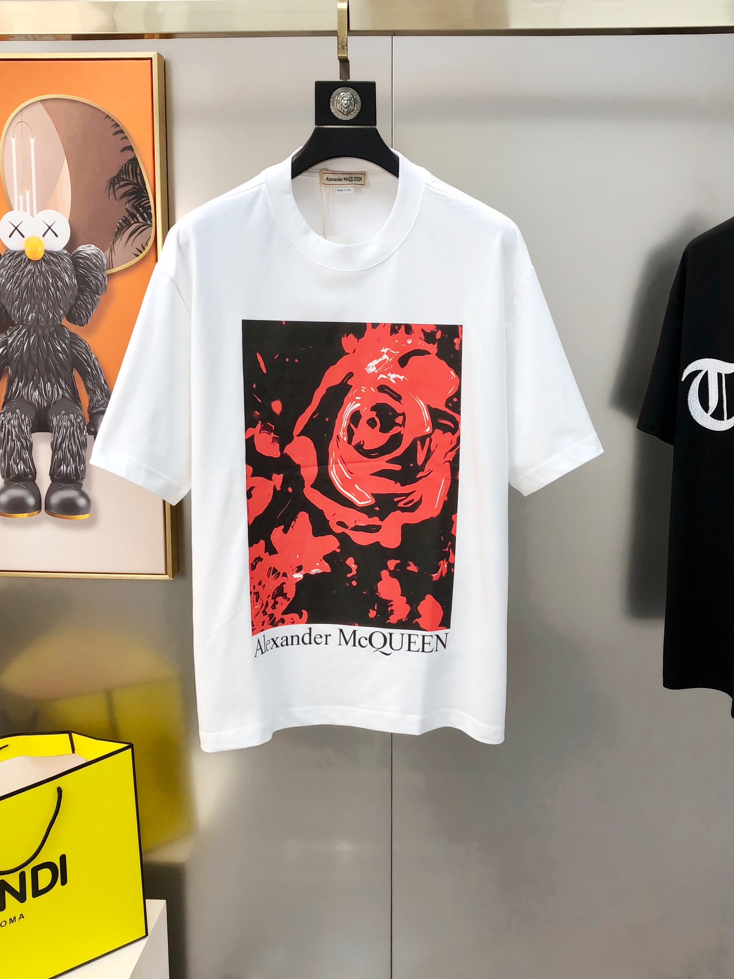 High-End Quality One-Man T-Shirts by McQueen Springshar: Simultaneous Sales in Three Sizes - 图片 1