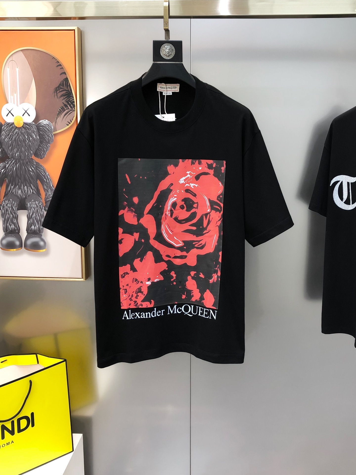 High-End Quality One-Man T-Shirts by McQueen Springshar: Simultaneous Sales in Three Sizes - 图片 2