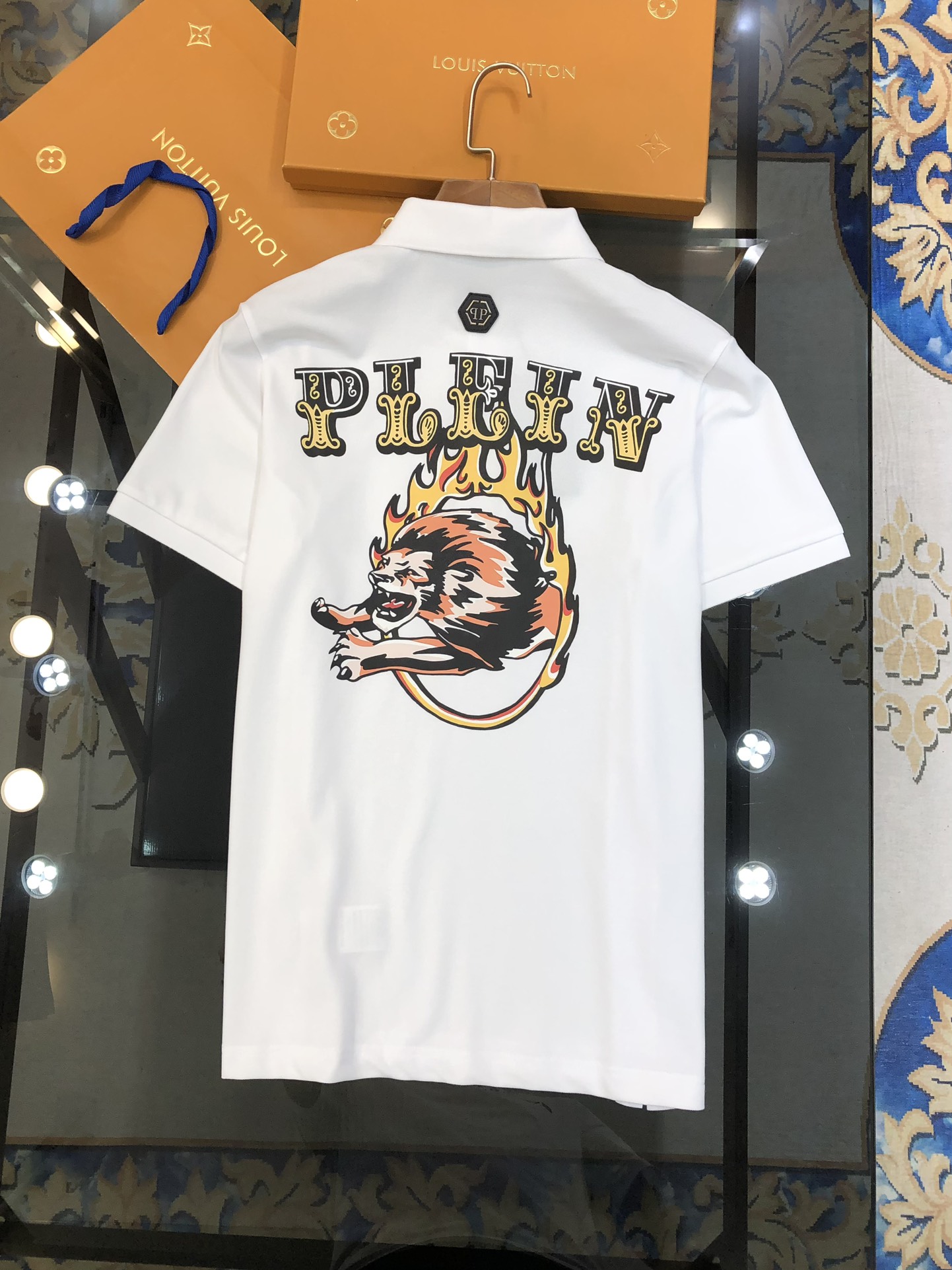 “Philip Prynne’s High-Quality Men’s T-shirts with Gel Logo Design and Silk-Rayed Cotton Fabric” - 图片 3