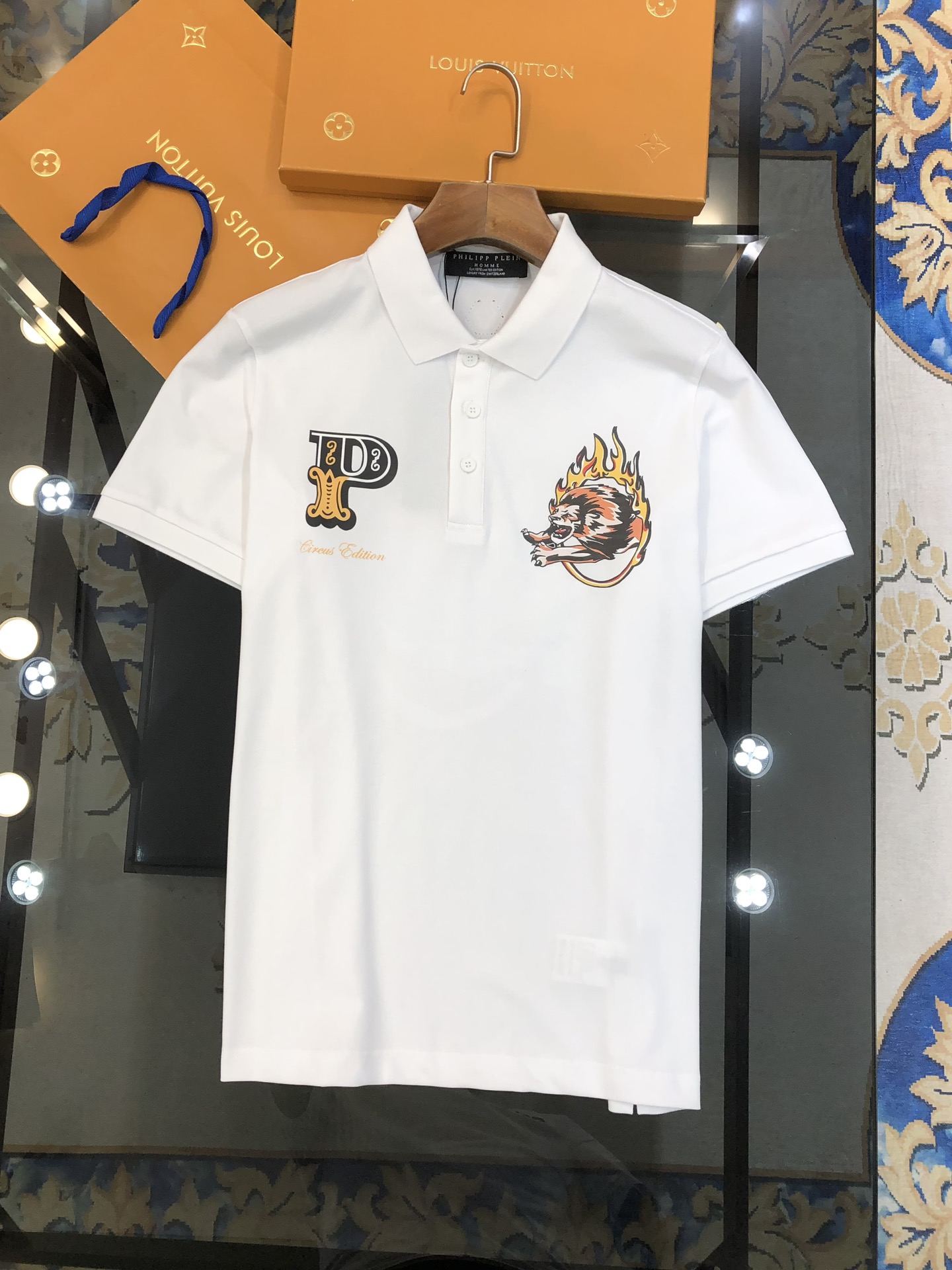 “Philip Prynne’s High-Quality Men’s T-shirts with Gel Logo Design and Silk-Rayed Cotton Fabric” - 图片 2