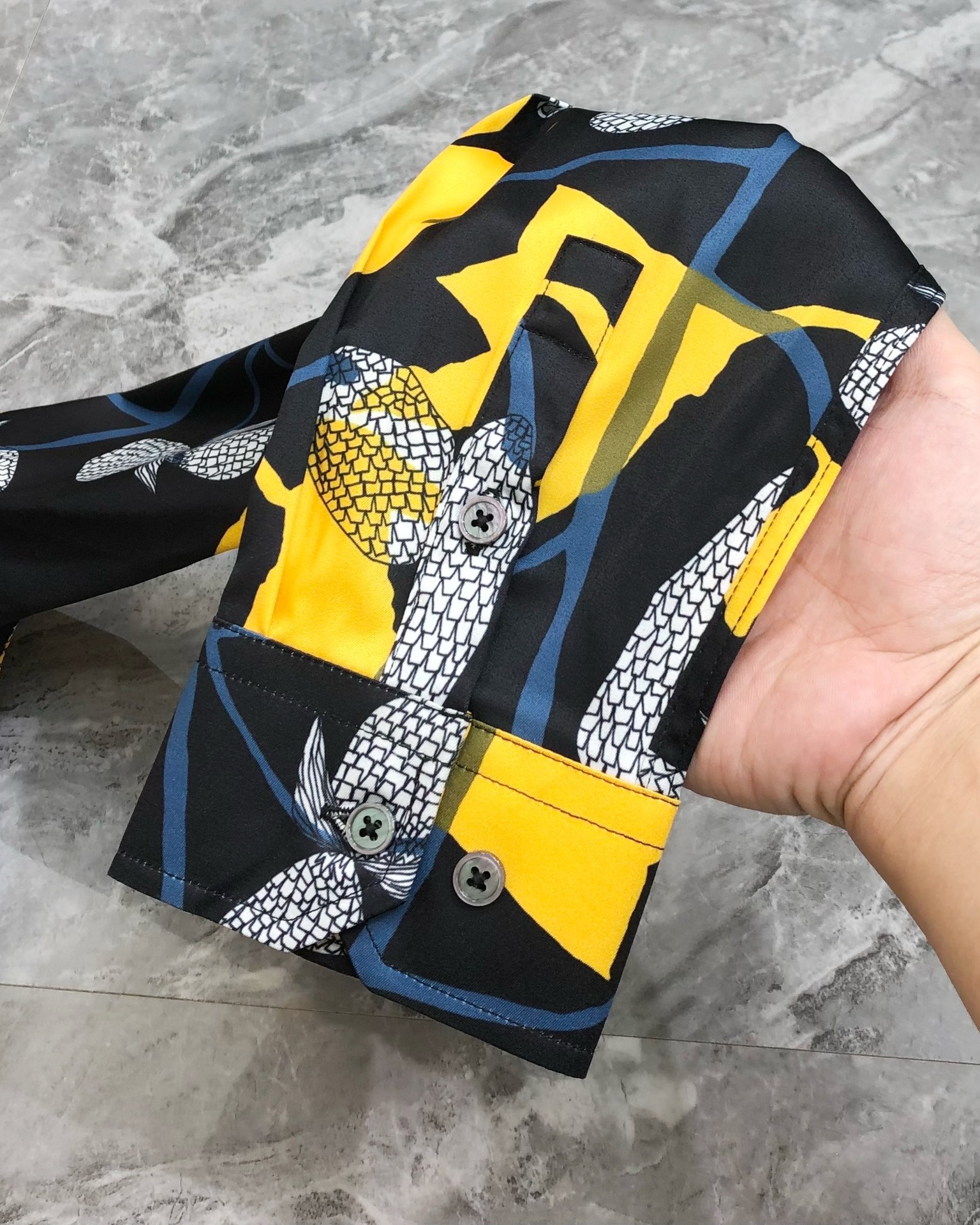 Valentino P600 Long-Sleeve Shirt: Co-Sale Fashion with High-Quality Design - 图片 7