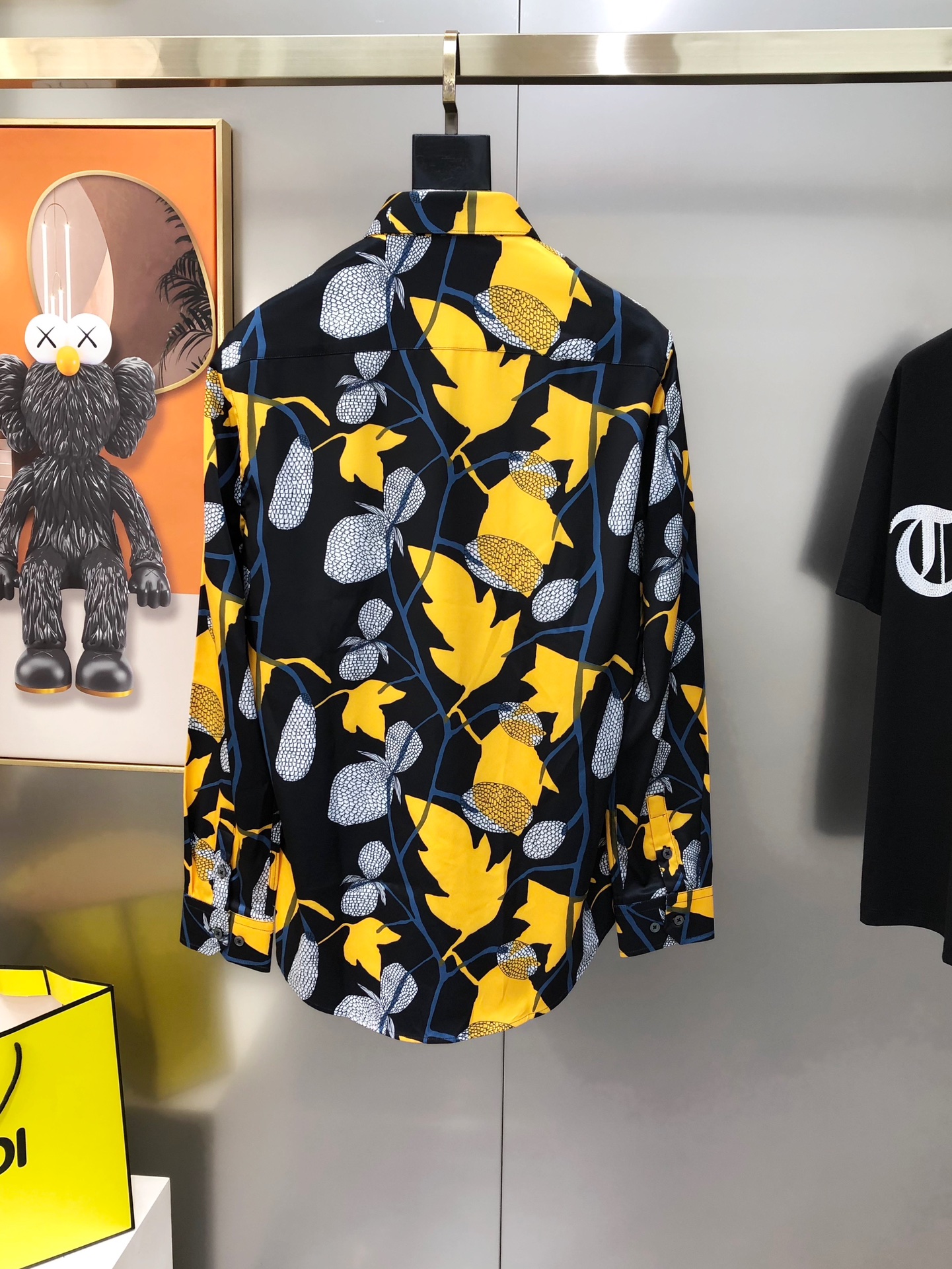 Valentino P600 Long-Sleeve Shirt: Co-Sale Fashion with High-Quality Design - 图片 2