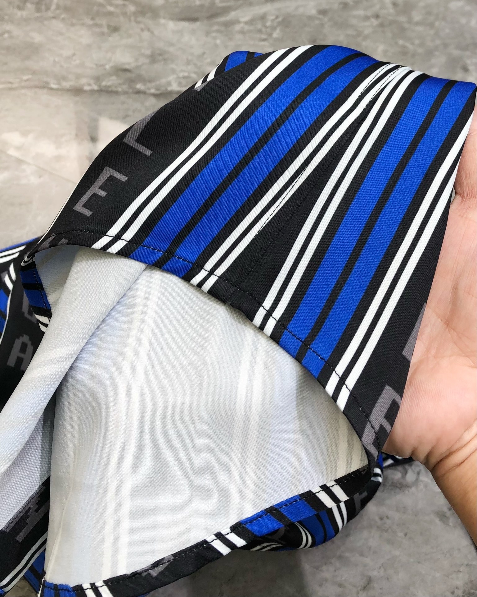 Balenciaga P600 Men’s High-Quality Long-Sleeve Shirt with Digital Print Logo - 图片 9